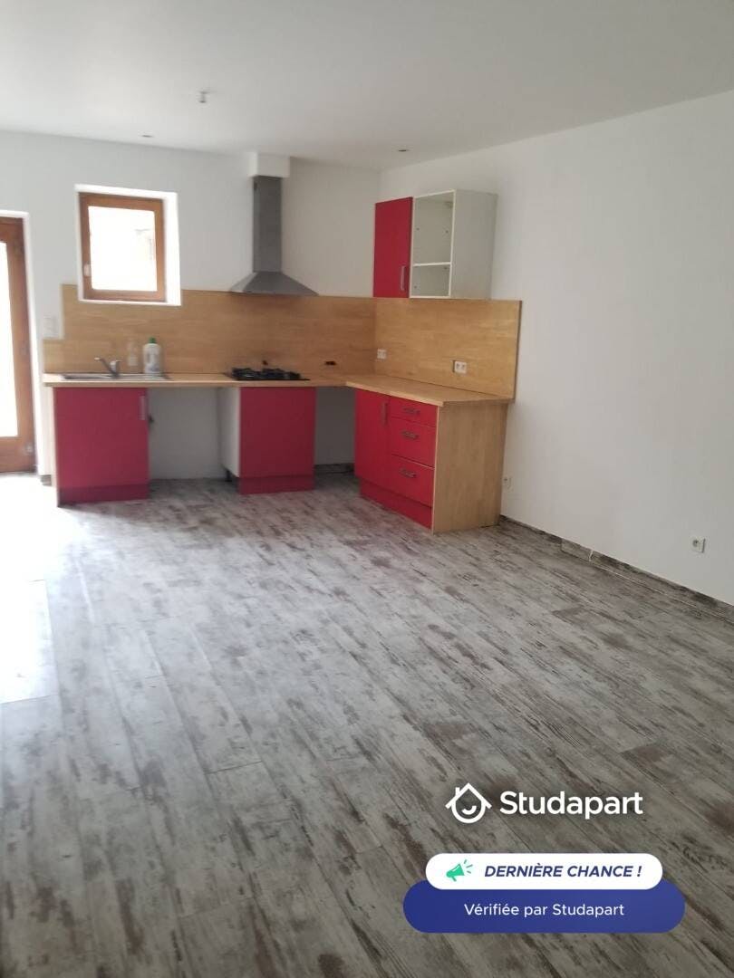 Apartment for rent for €550 per month in Milhaud, Rue de la Montre