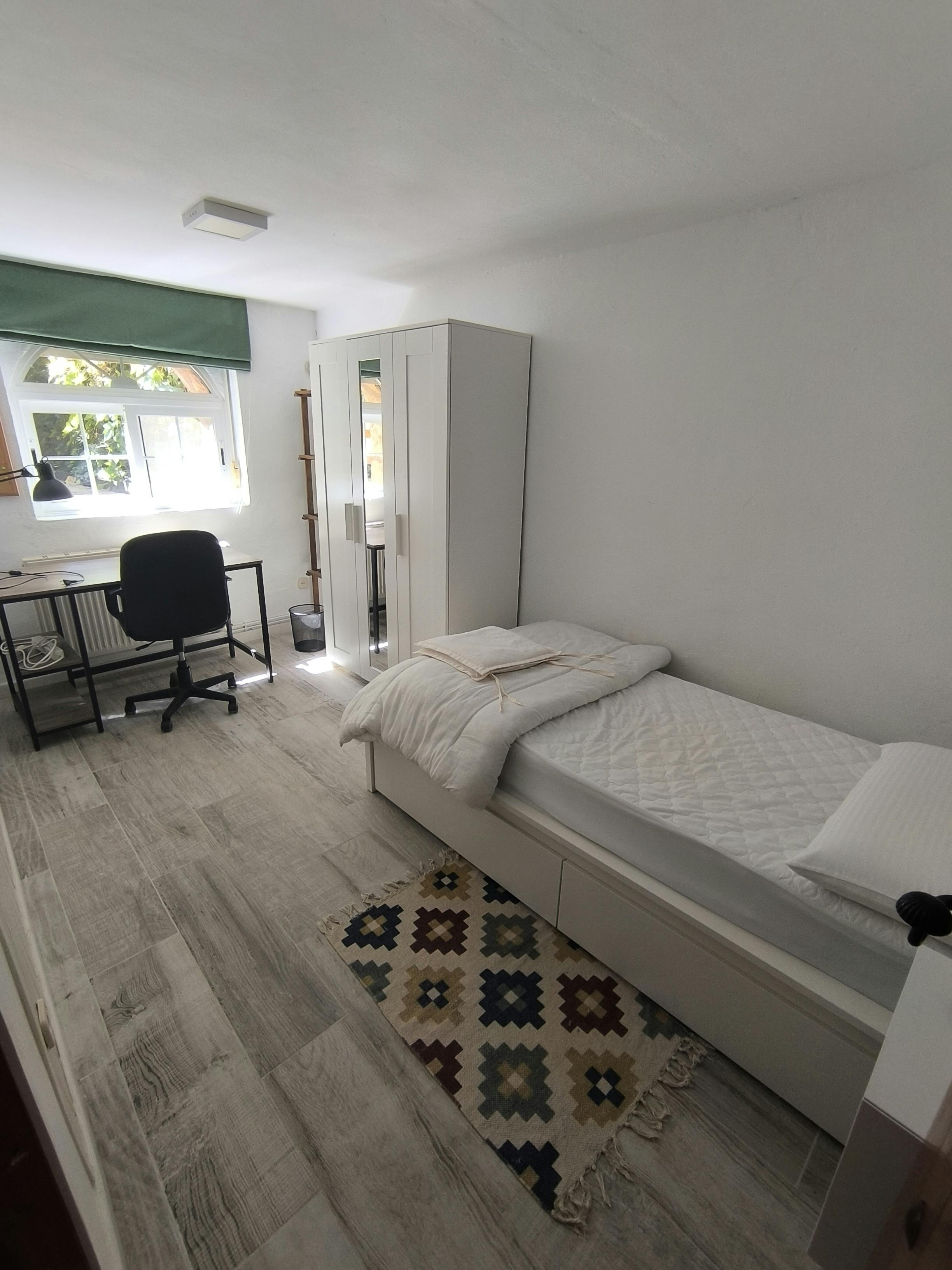 Calle Luarca, Torrelodones preview