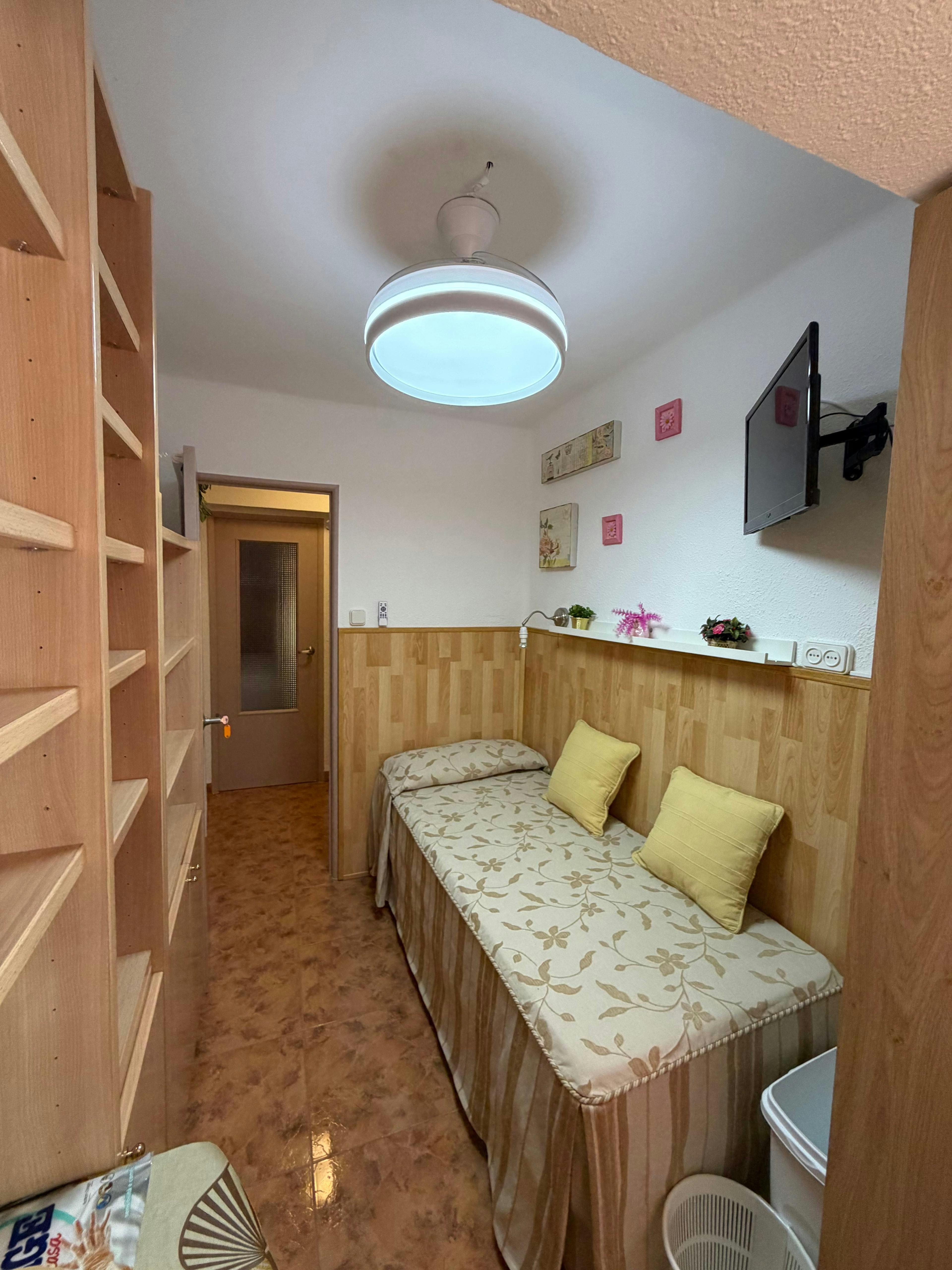 Private room in Carrer del Pare Palau i Quer, Valencia (1737503) room image 2