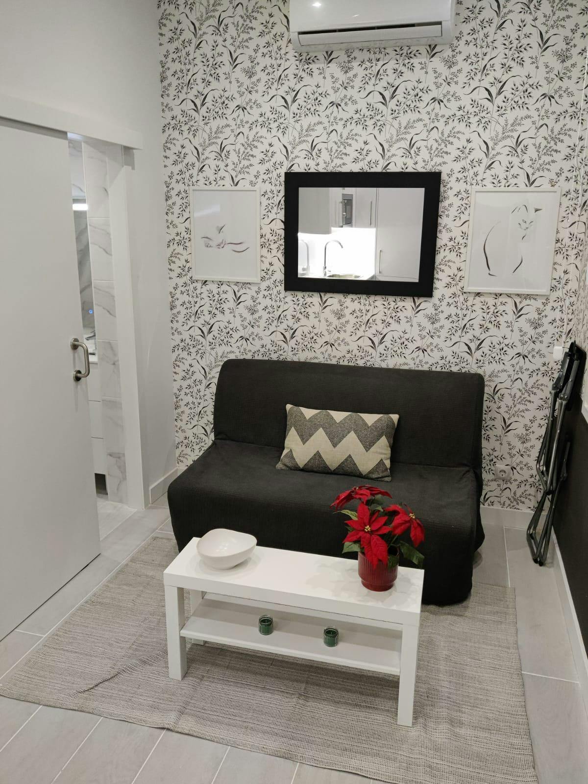 Apartment for rent for €1,650 per month in Madrid, Calle de San Isidro Labrador