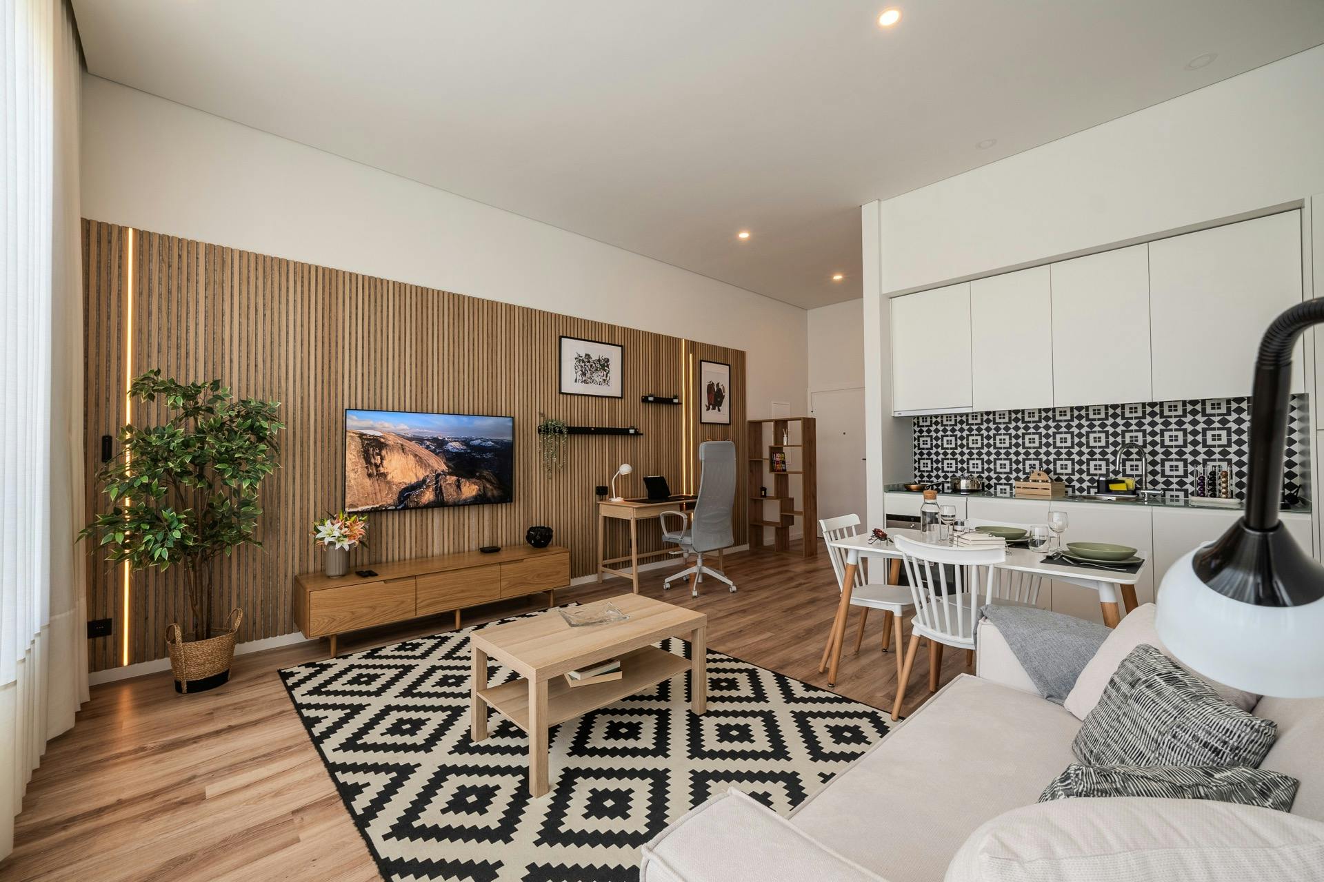 Estudio  en alquiler por 1200 € al mes en Porto, Rua de Costa Cabral