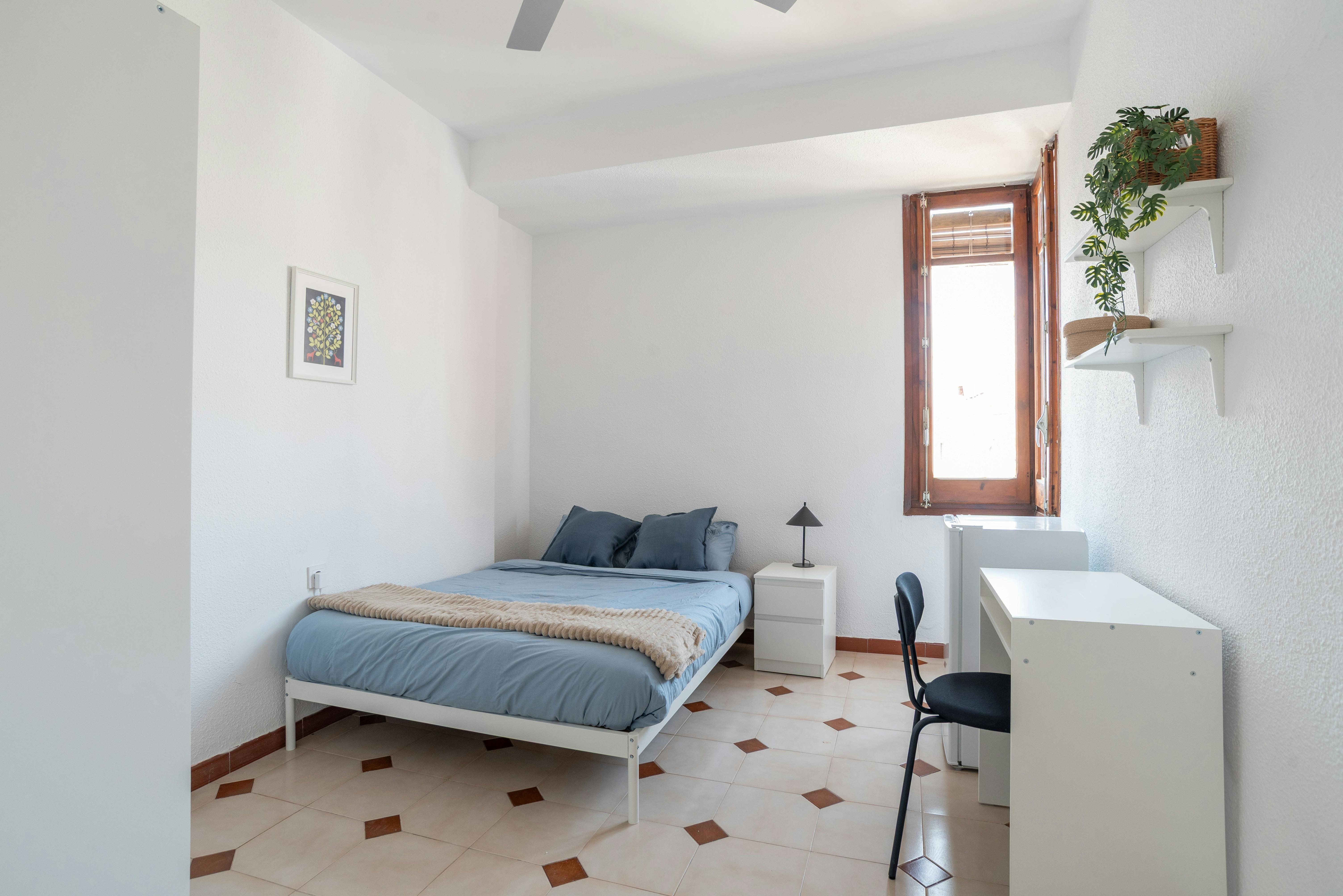 Приватна кімната за оренду для 340 EUR на місяць у Sagunto, Plaza Algezar