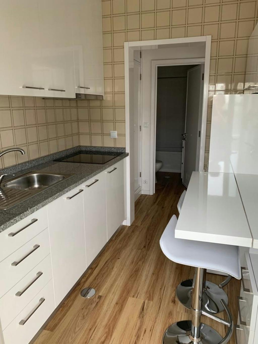 Studio à louer pour 850 €/mois à Aveiro, Rua Engenheiro Silvério Pereira da Silva