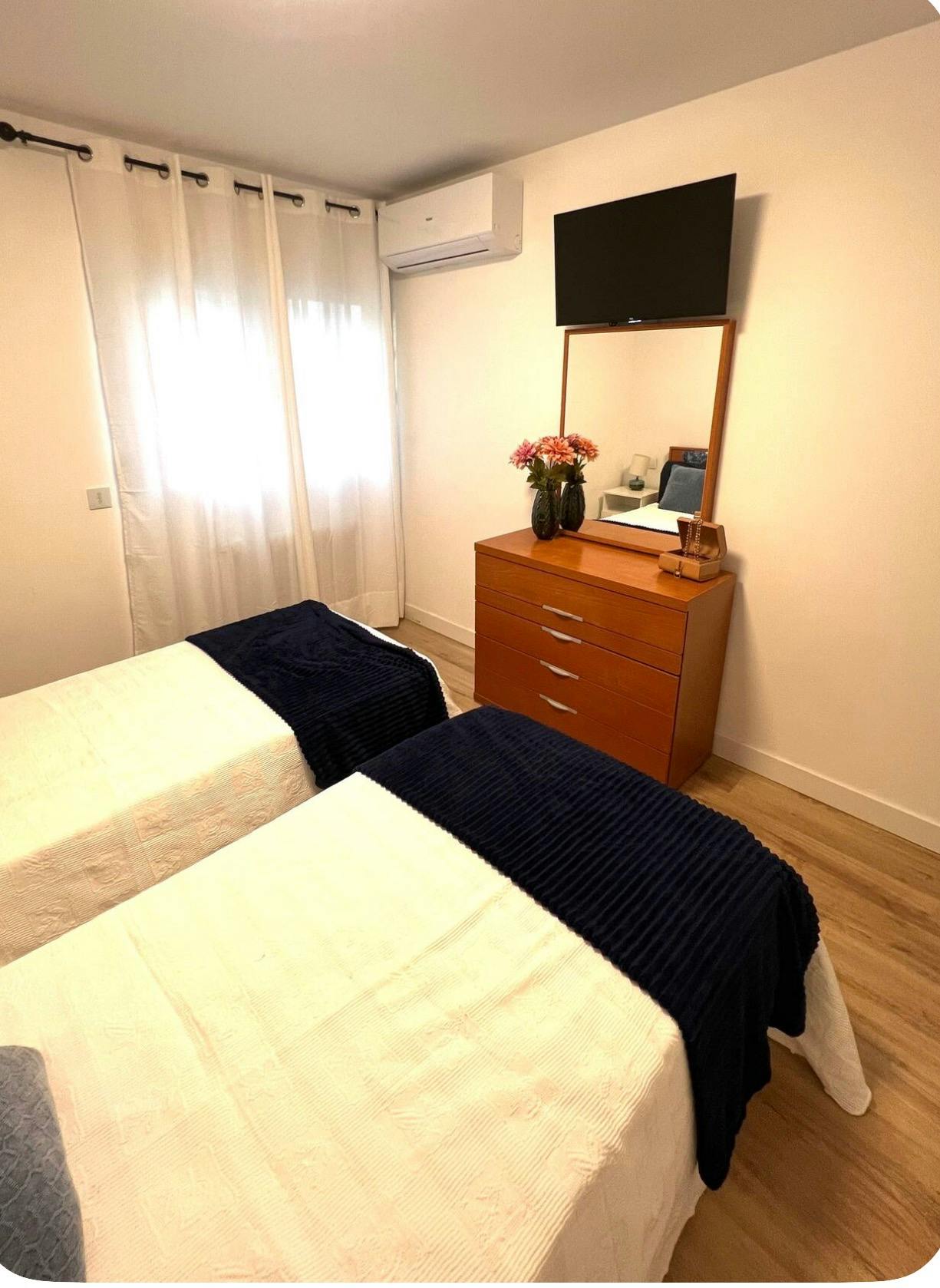 3-Bedroom Apartment in Calle de Ichaso, Madrid (1737720) ROOM 1