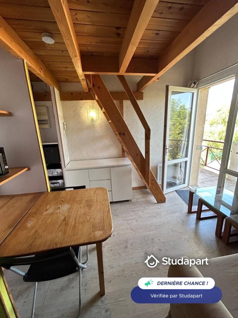 Lägenhet att hyra för 460 € i månaden i La Couronne, Rue du Petit Menadeau