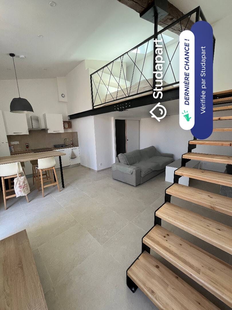 Apartment for rent for €680 per month in Nîmes, Rue Anatole France