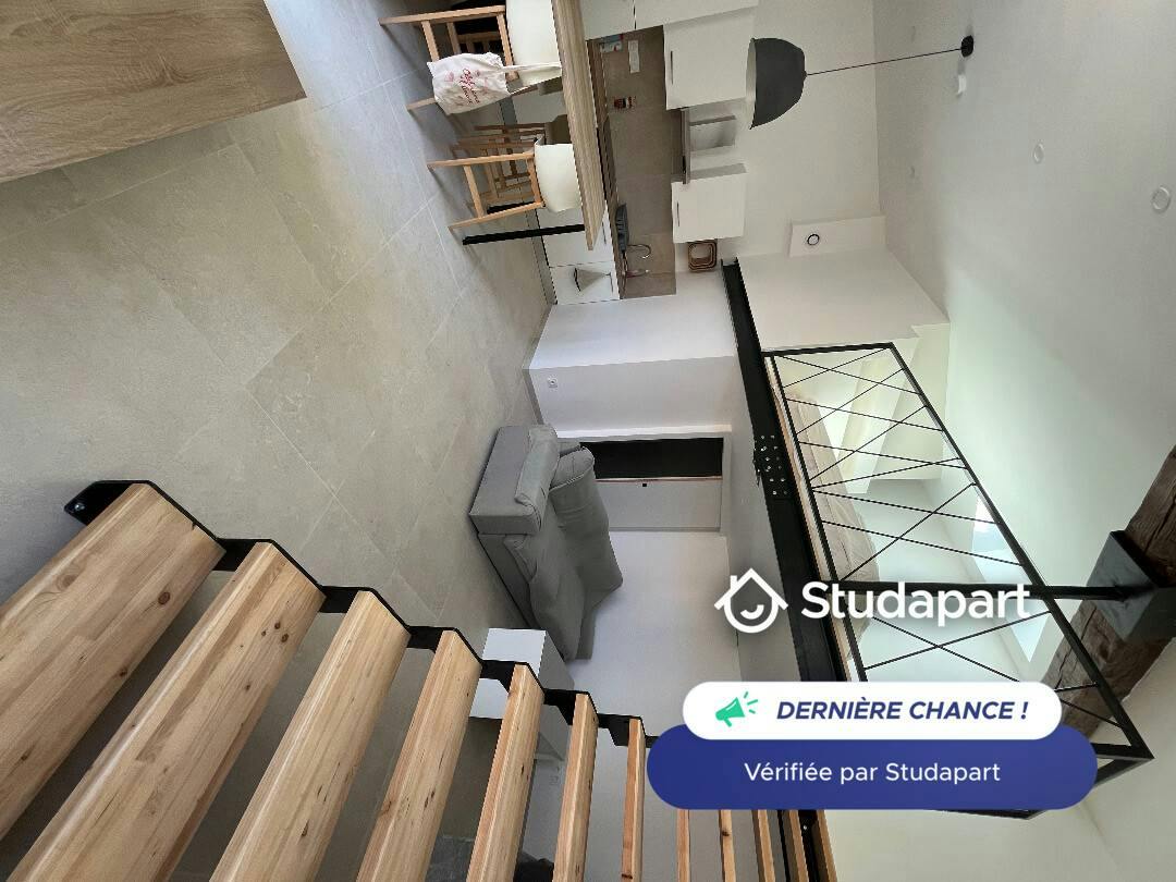 Apartment for rent for €680 per month in Nîmes, Rue Anatole France