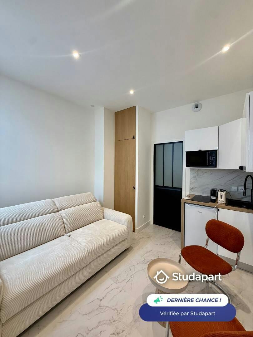Appartement te huur voor € 814 per maand in La Rochelle, Rue des Merciers