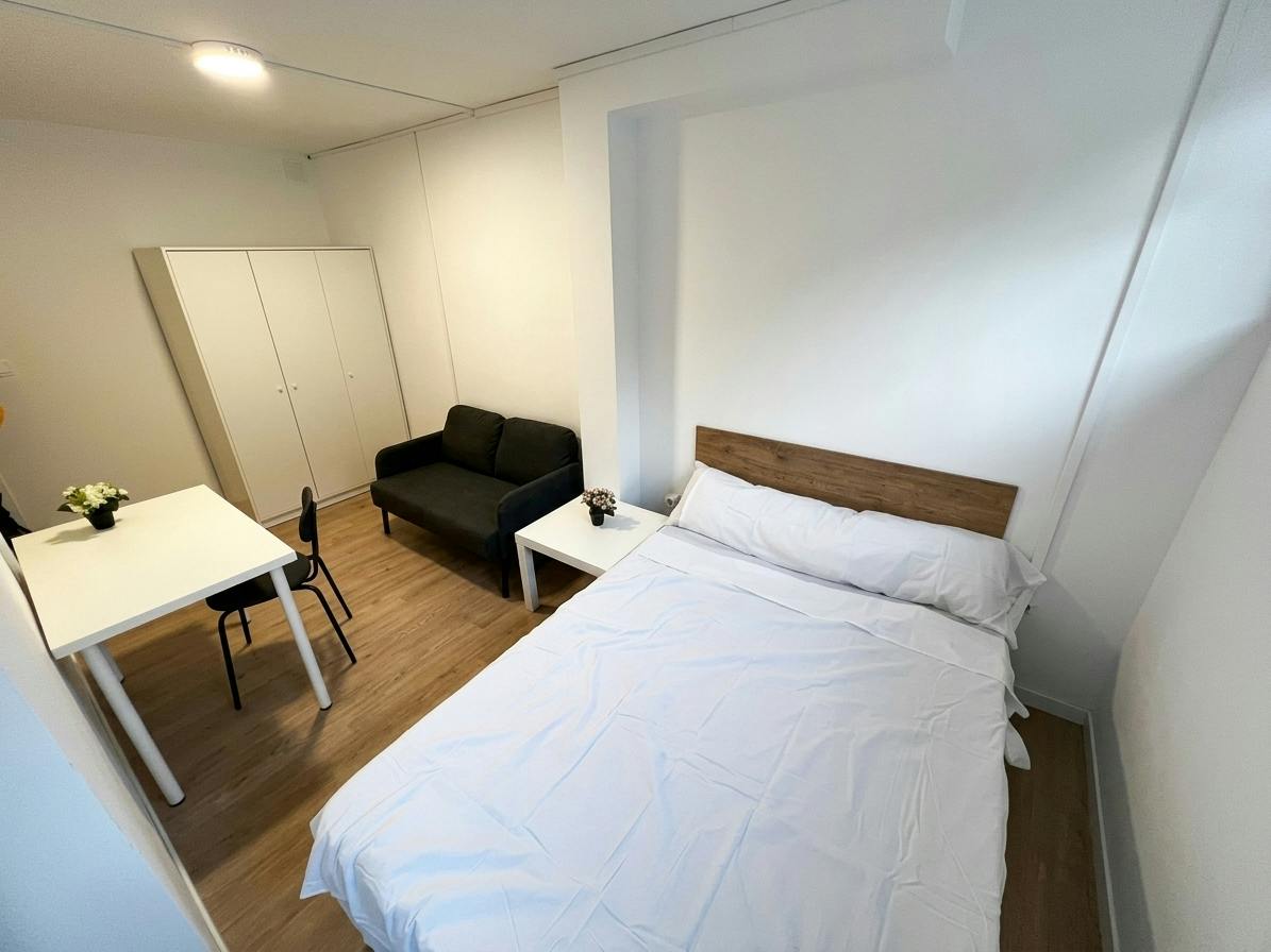 Private room in Calle de Fuentelencina, Madrid (1737825) ROOM