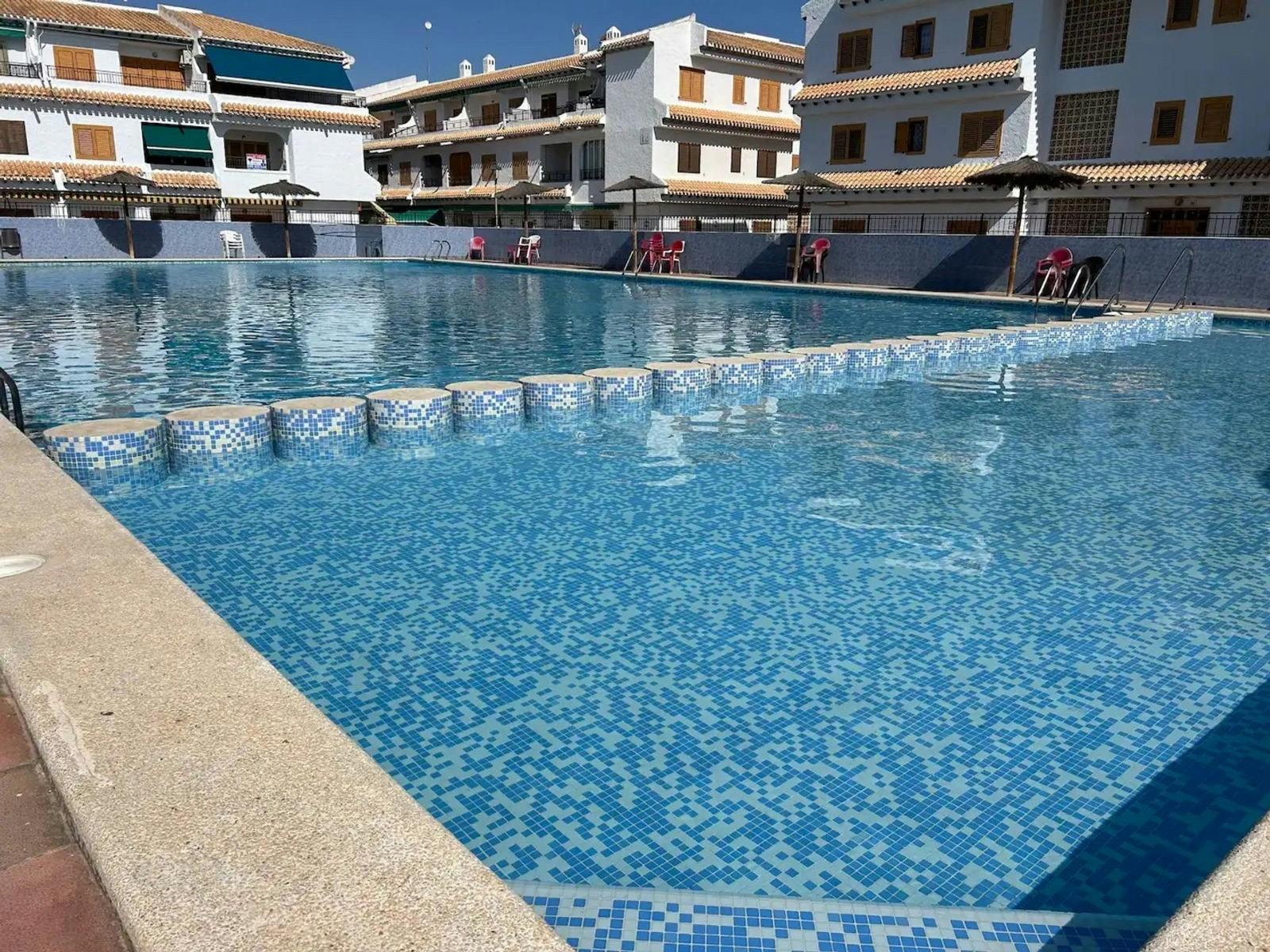 公寓 正在以 €800 的月租出租，其位于 Santa Pola, Avinguda del Tamarit