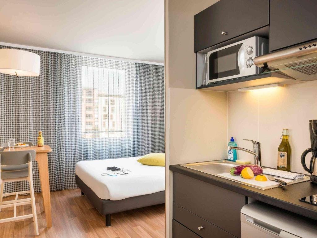 Studio for rent for €1,470 per month in Massy, Place de l'Union Européenne