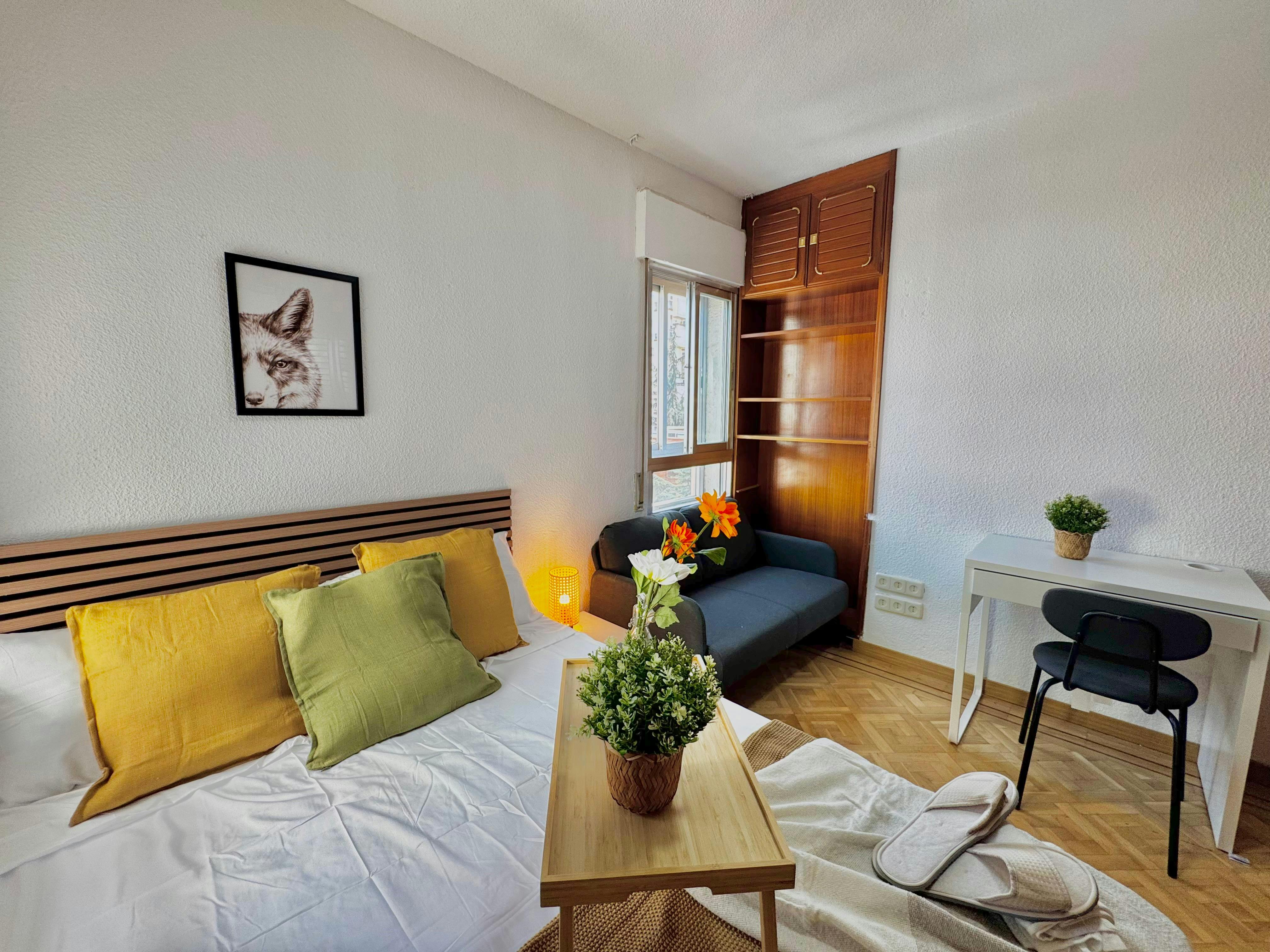 Private room for rent for €629 per month in Madrid, Carretera de Canillas