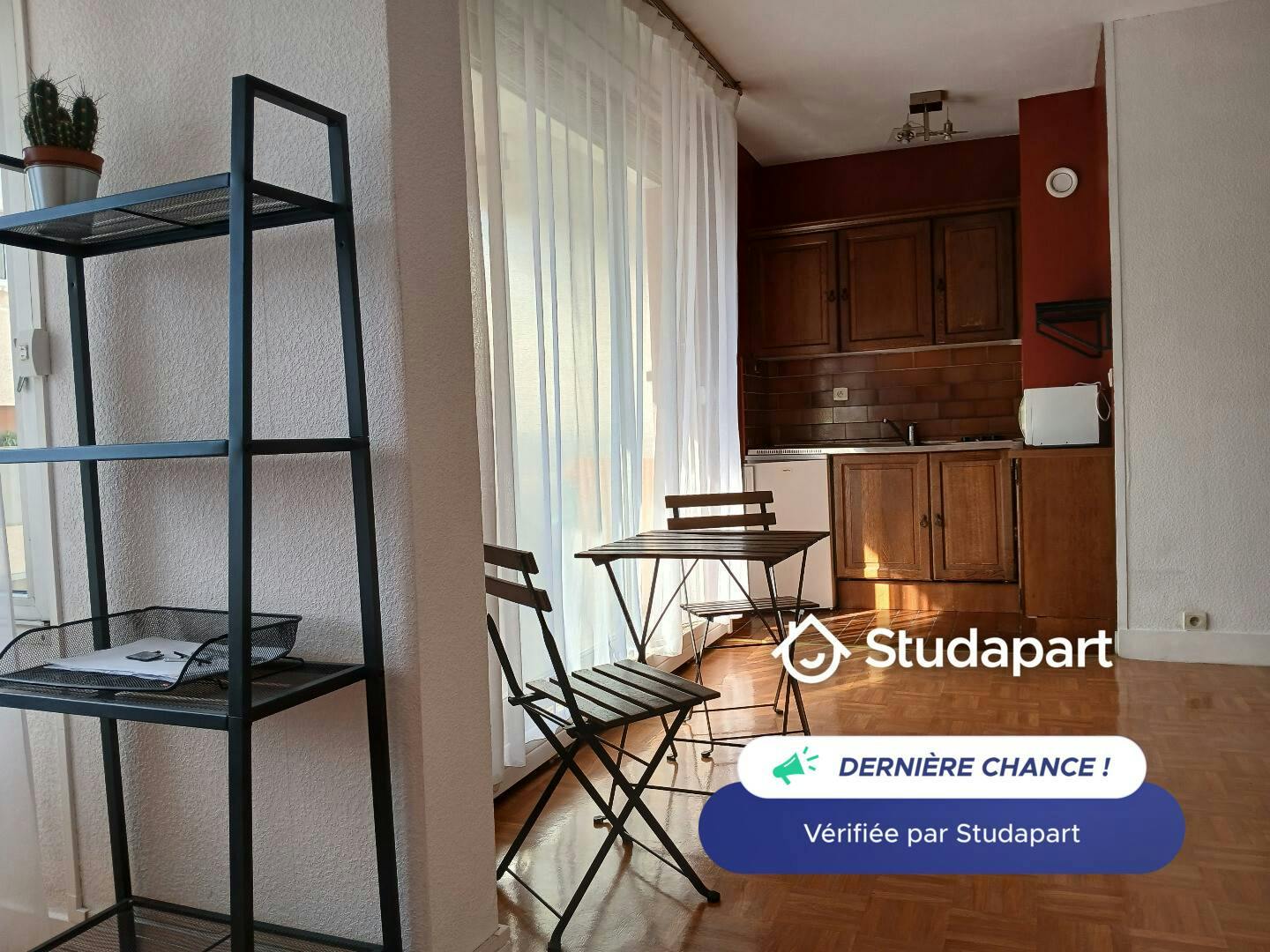 Apartament de închiriat pentru 575 EUR pe lună în Reims, Rue de Mâcon