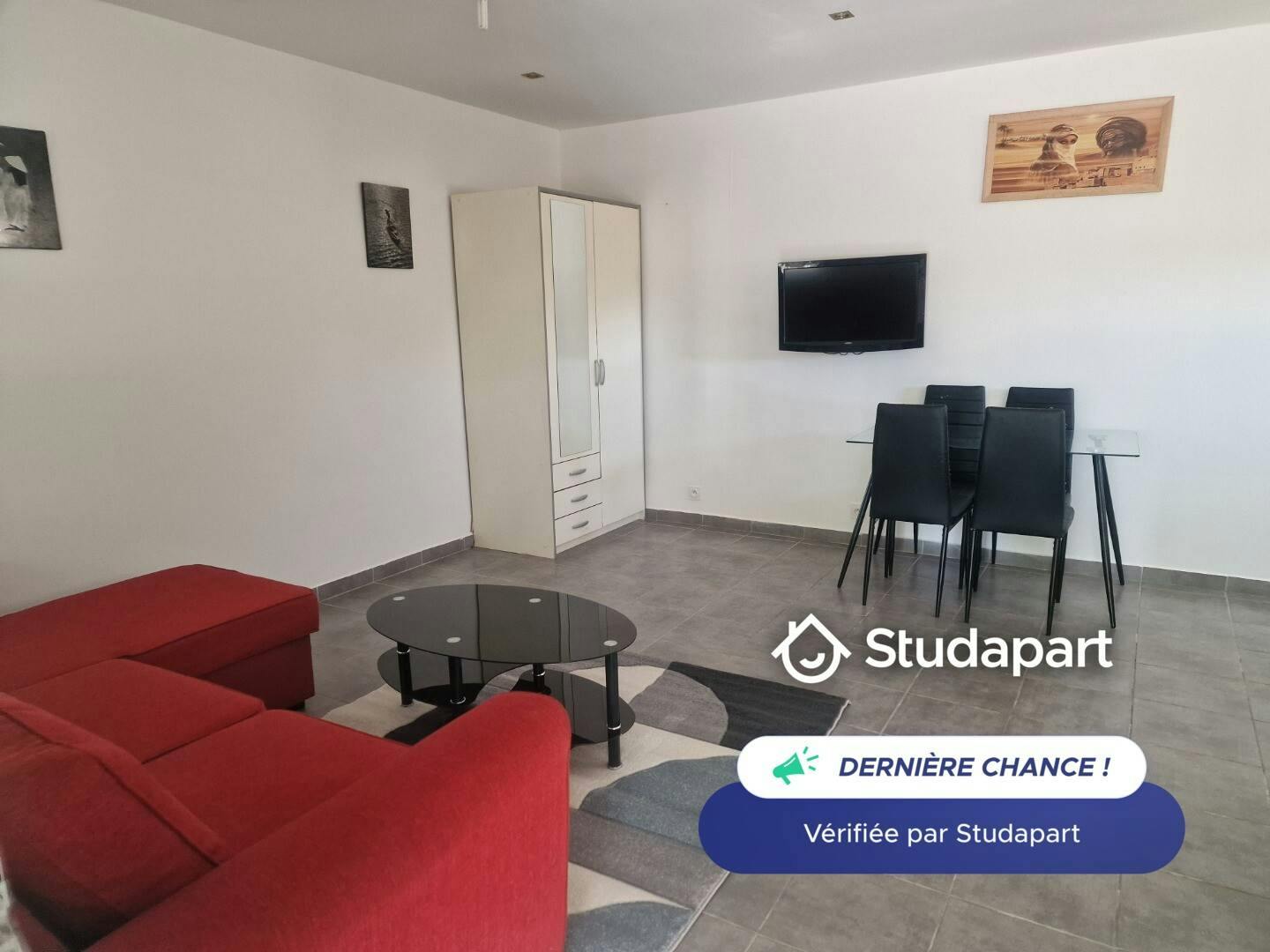 Casă de închiriat pentru 550 EUR pe lună în Nîmes, Chemin de Charpenas