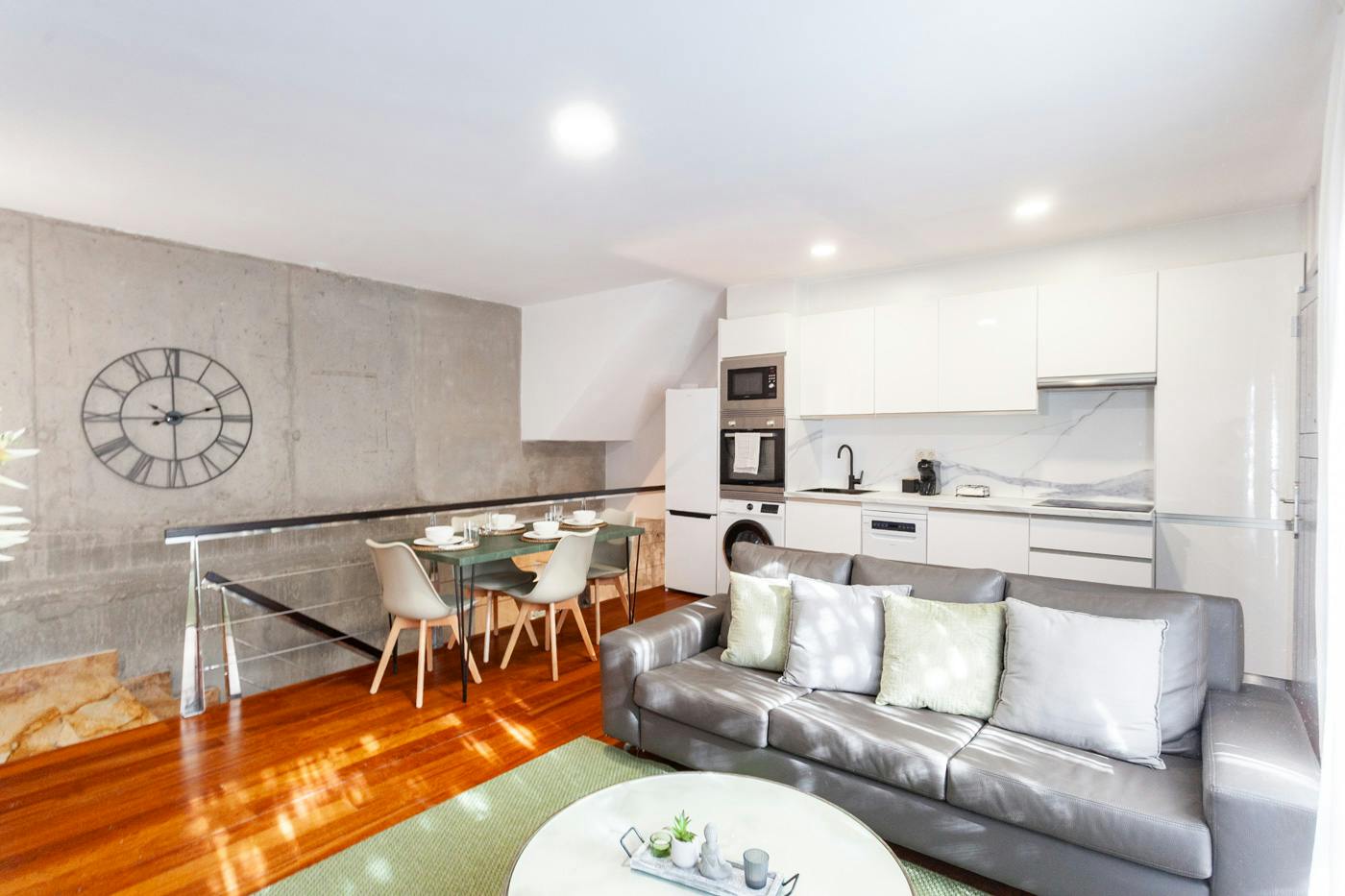 1-Bedroom Building in Calle de Alfonso Fernández Clausells, Madrid (1737975) room image 10