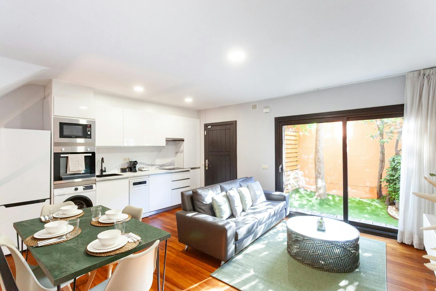 1-Bedroom Building in Calle de Alfonso Fernández Clausells, Madrid (1737975) ROOM