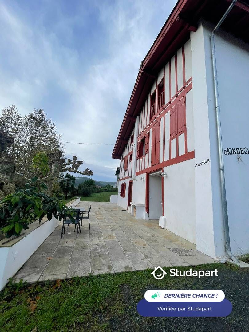 Appartamento in affitto a 890 € al mese a Saint-Pée-sur-Nivelle, Impasse Okindegia