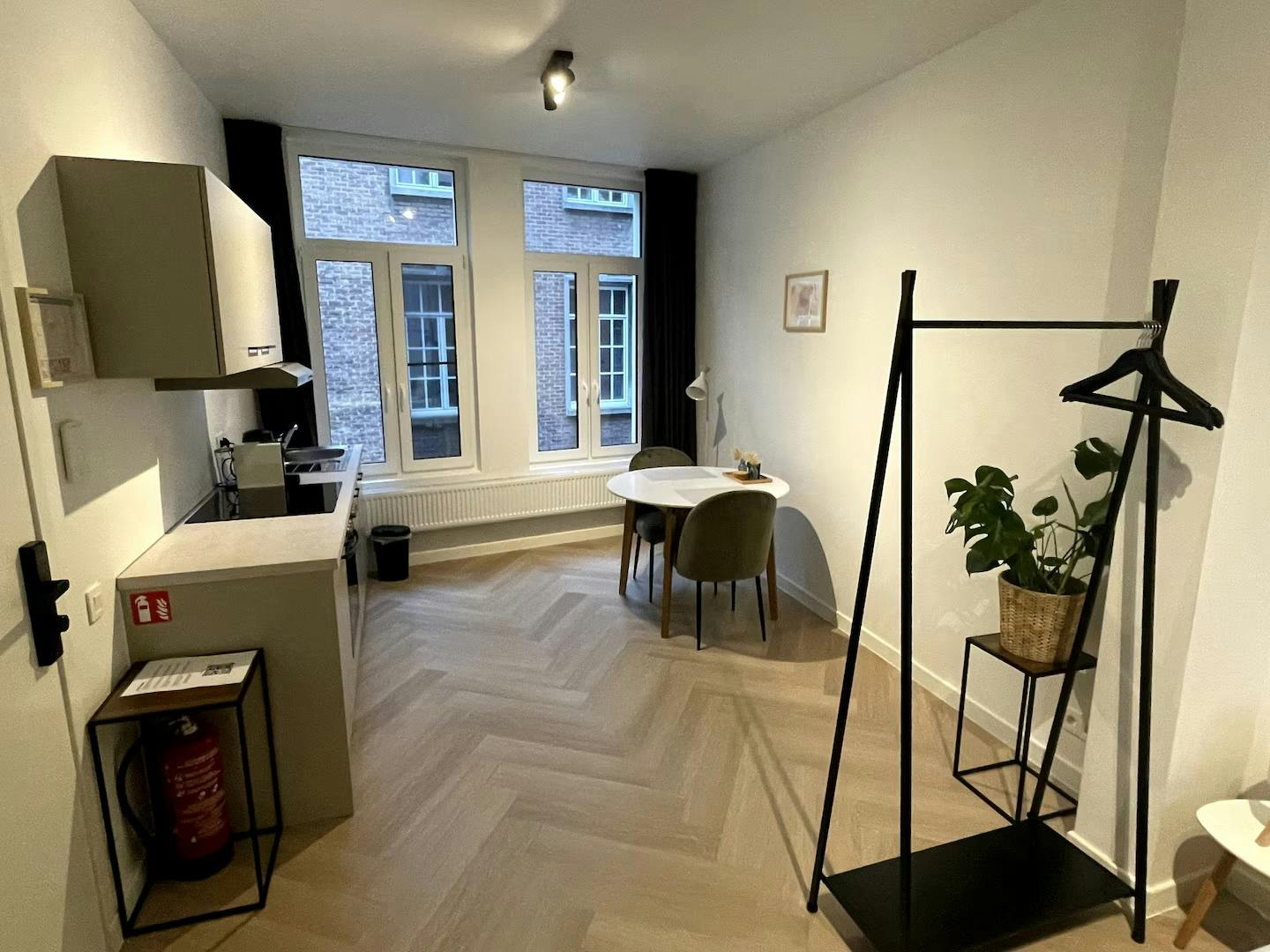 Studio for rent for €1,650 per month in Antwerpen, Gierstraat