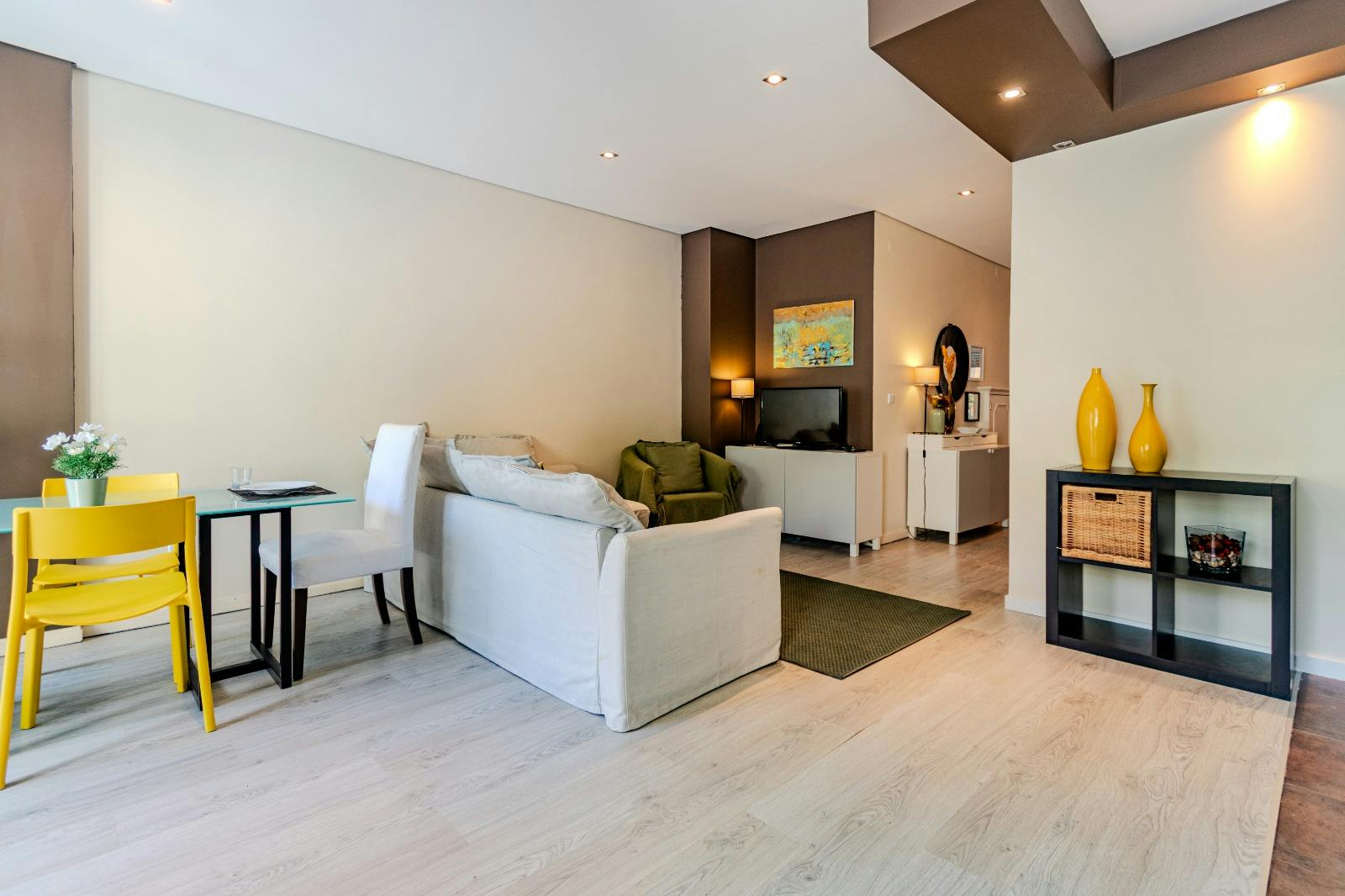 2-Bedroom Apartment in Rua de Oliveira Monteiro, Porto (1738052) ROOM