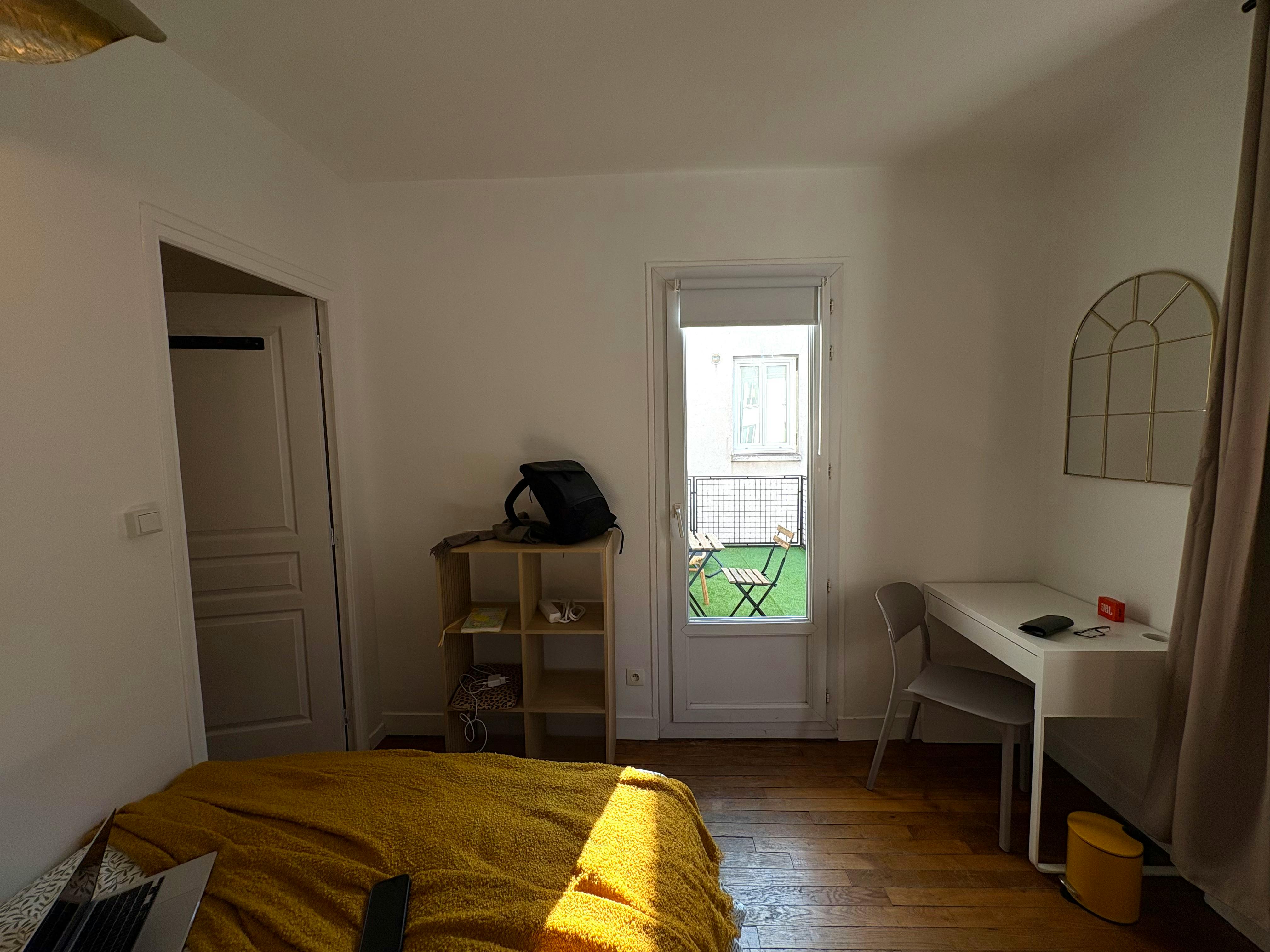 Private room for rent on Rue du Faubourg Saint-Martin, Paris - Plus