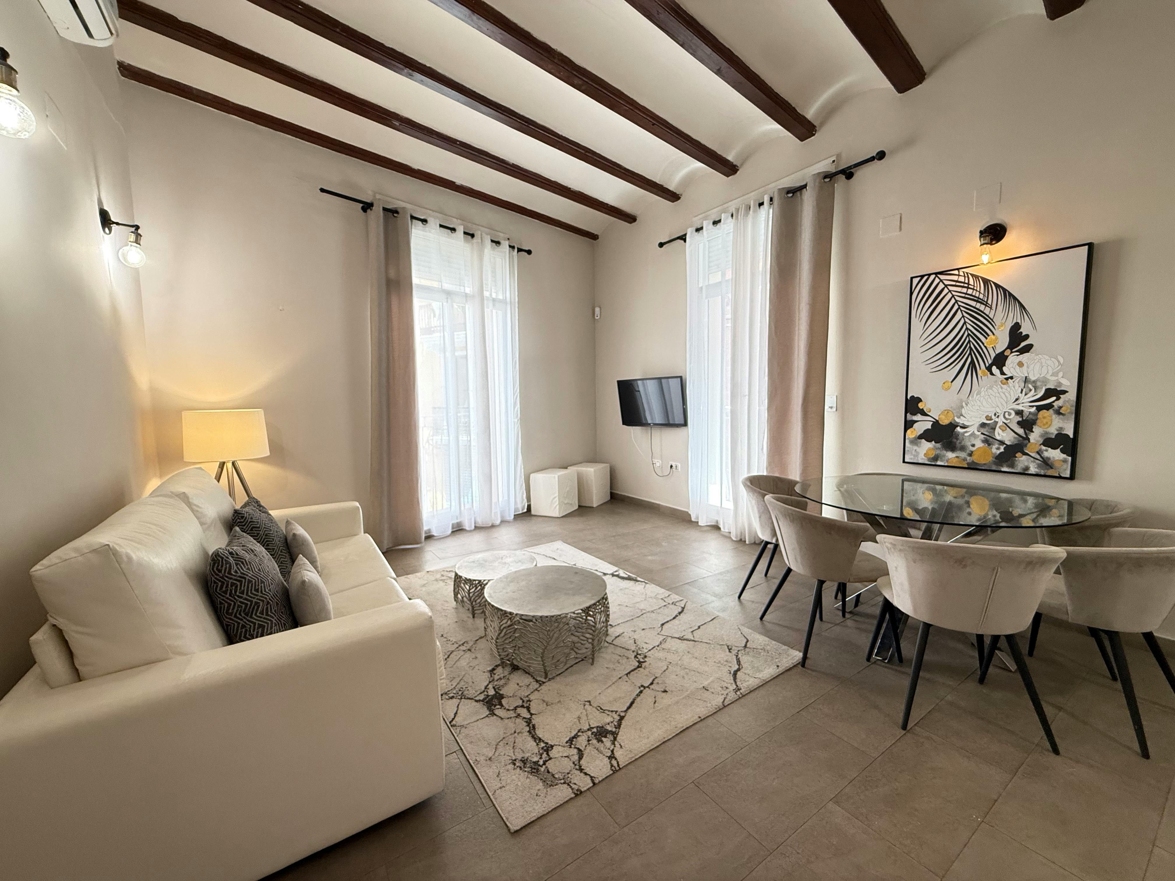 Apartment for rent for €1,425 per month in Valencia, Carrer de Balmes