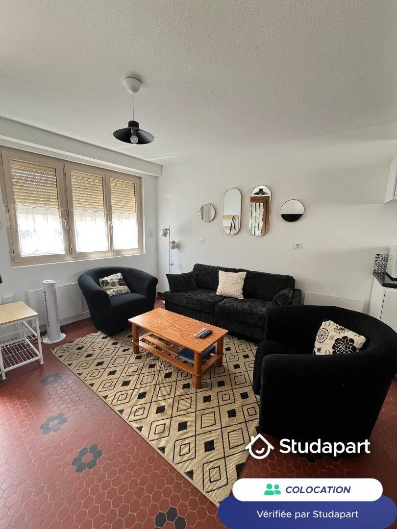 私人房间 正在以 €430 的月租出租，其位于 Cholet, Rue de Pineau