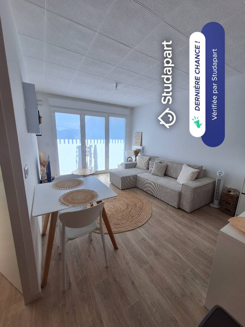 Appartement te huur voor € 850 per maand in Aytré, Boulevard Georges Clemenceau
