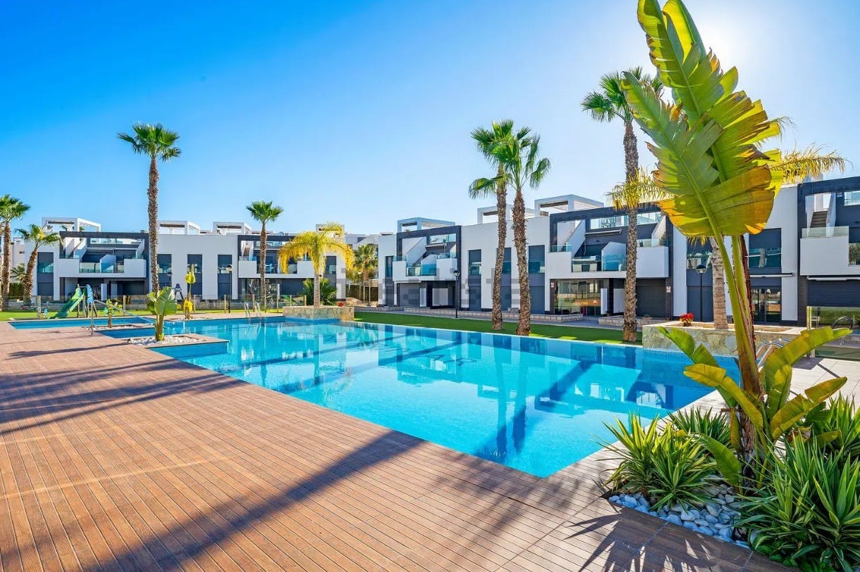 Apartment for rent for €1,699 per month in Guardamar del Segura, Carrer el Forment