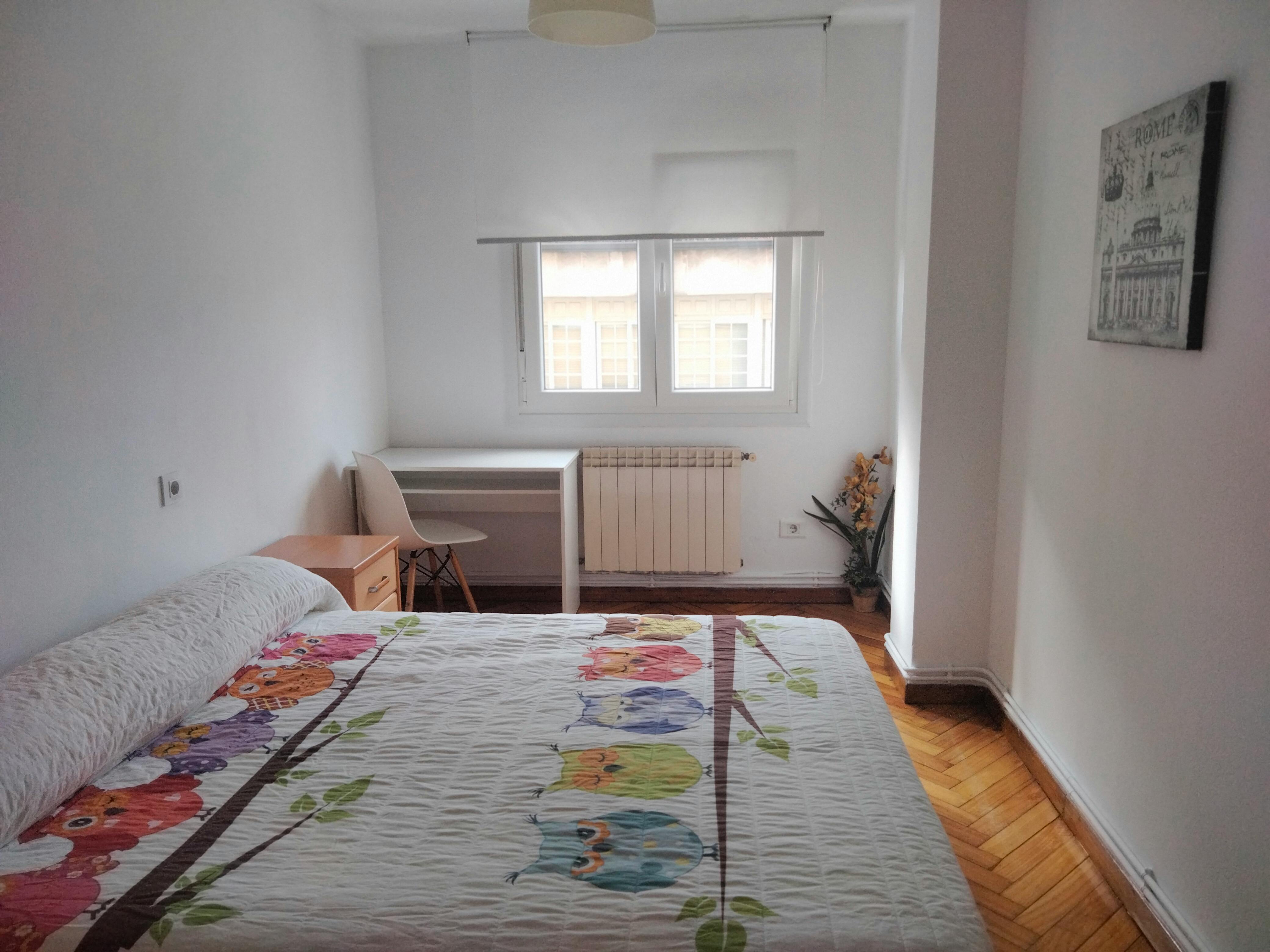 Appartement à louer pour 1 100 €/mois à Santiago de Compostela, Avenida de Rosalía de Castro