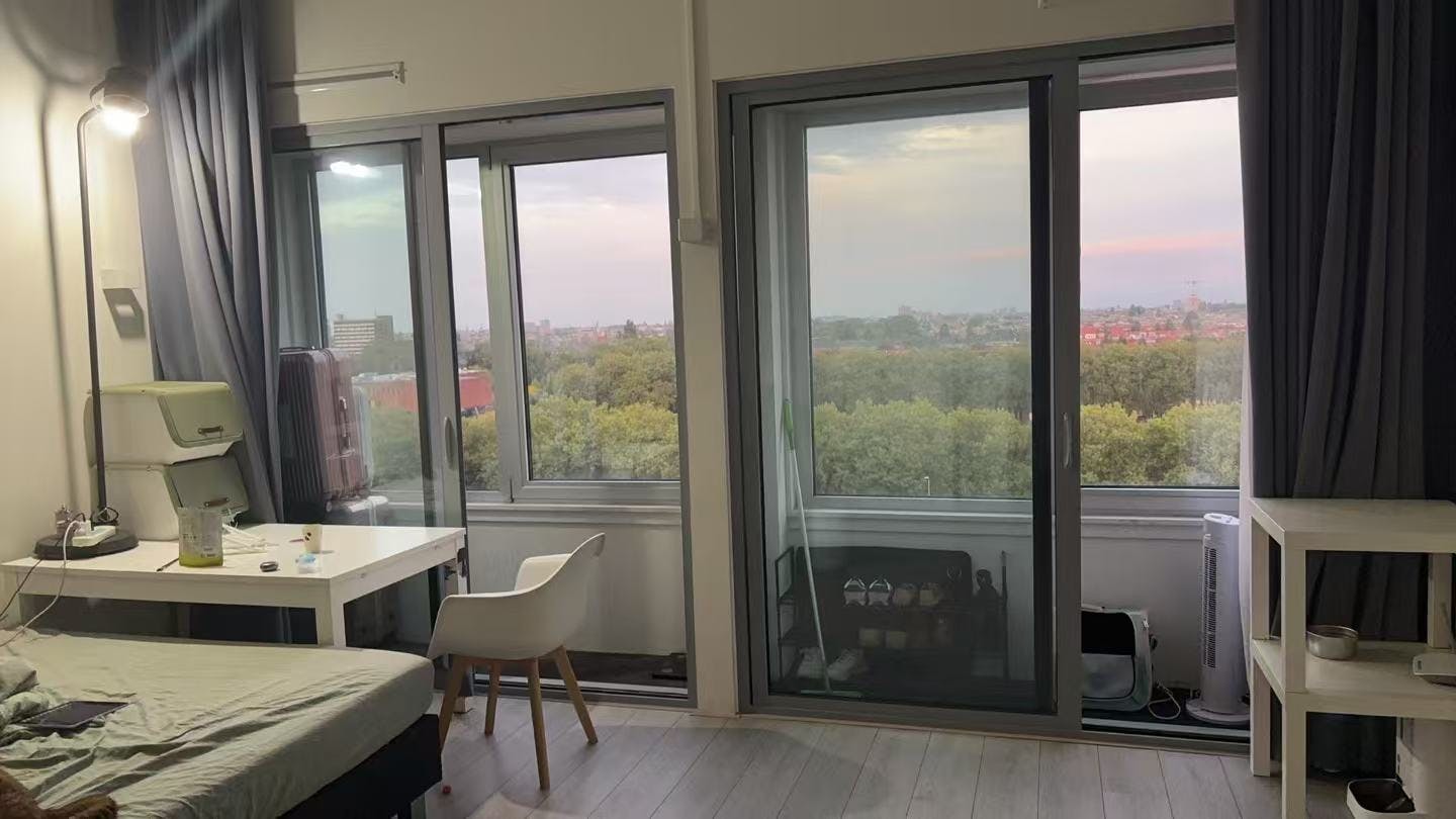 Studio à louer pour 1 500 €/mois à Amsterdam, Koningin Wilhelminaplein