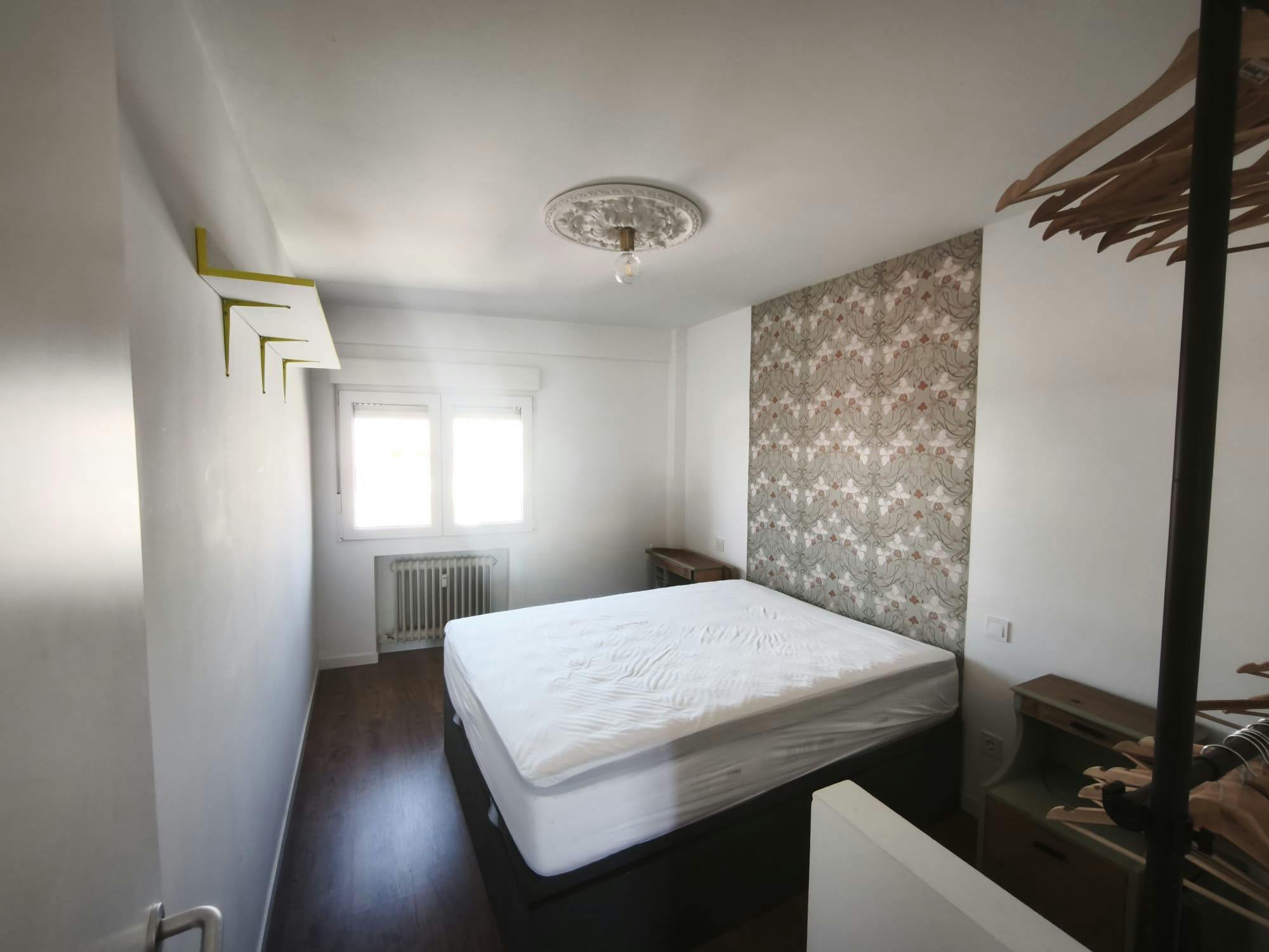 Квартира за оренду для 1 100 EUR на місяць у Madrid, Calle Puerto del Monasterio
