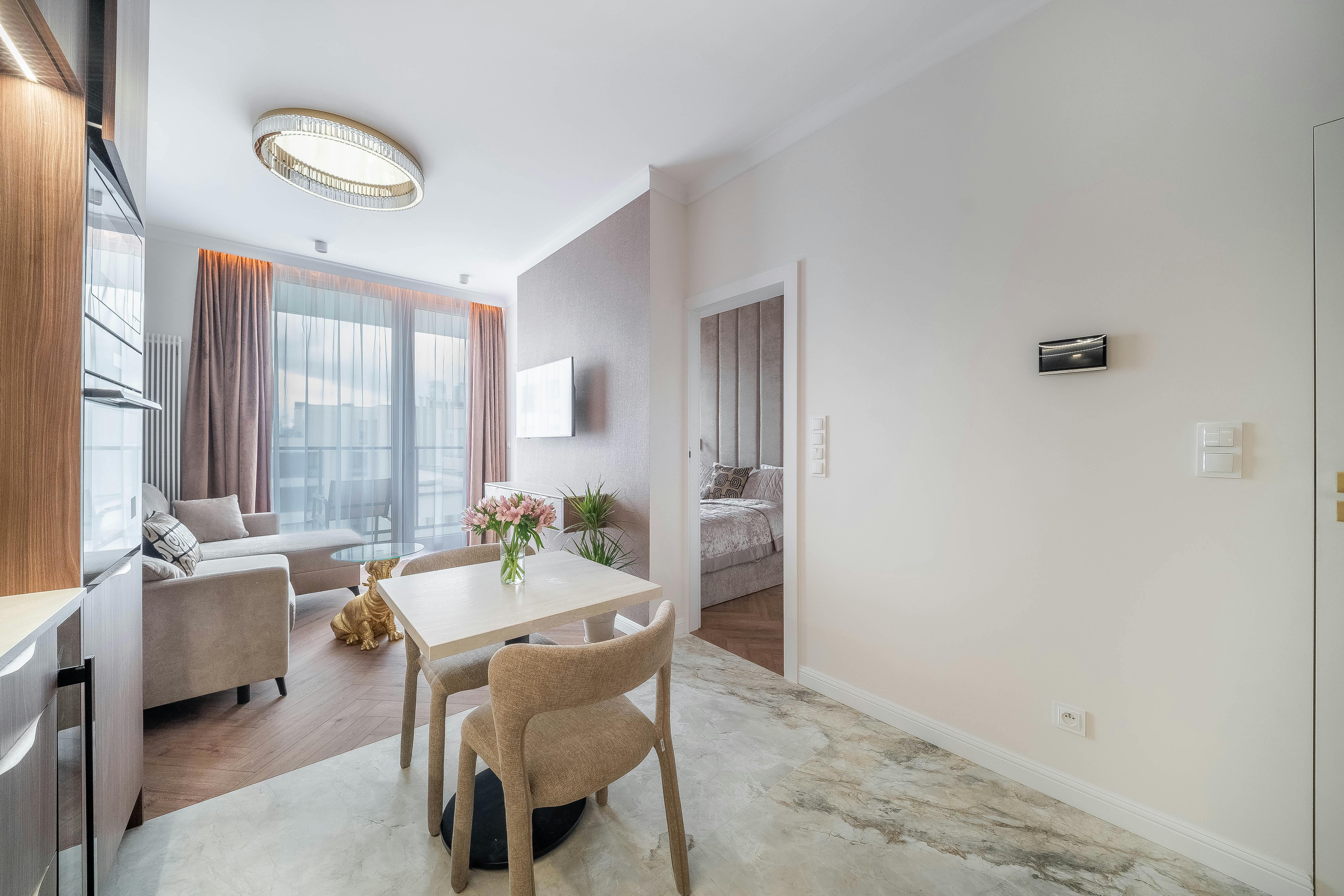 Chmielna, Warsaw preview