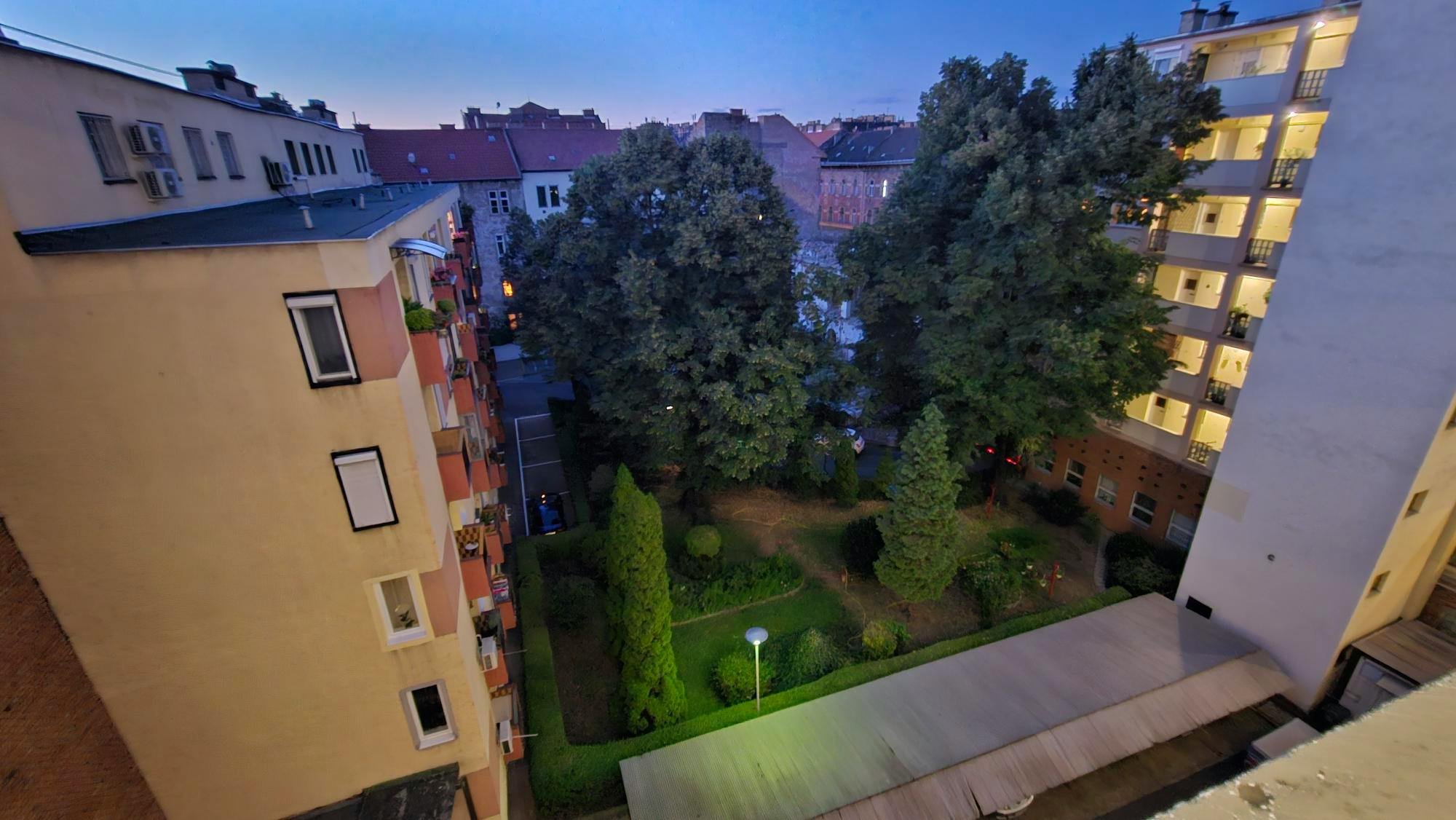 Harminckettesek tere, Budapest preview