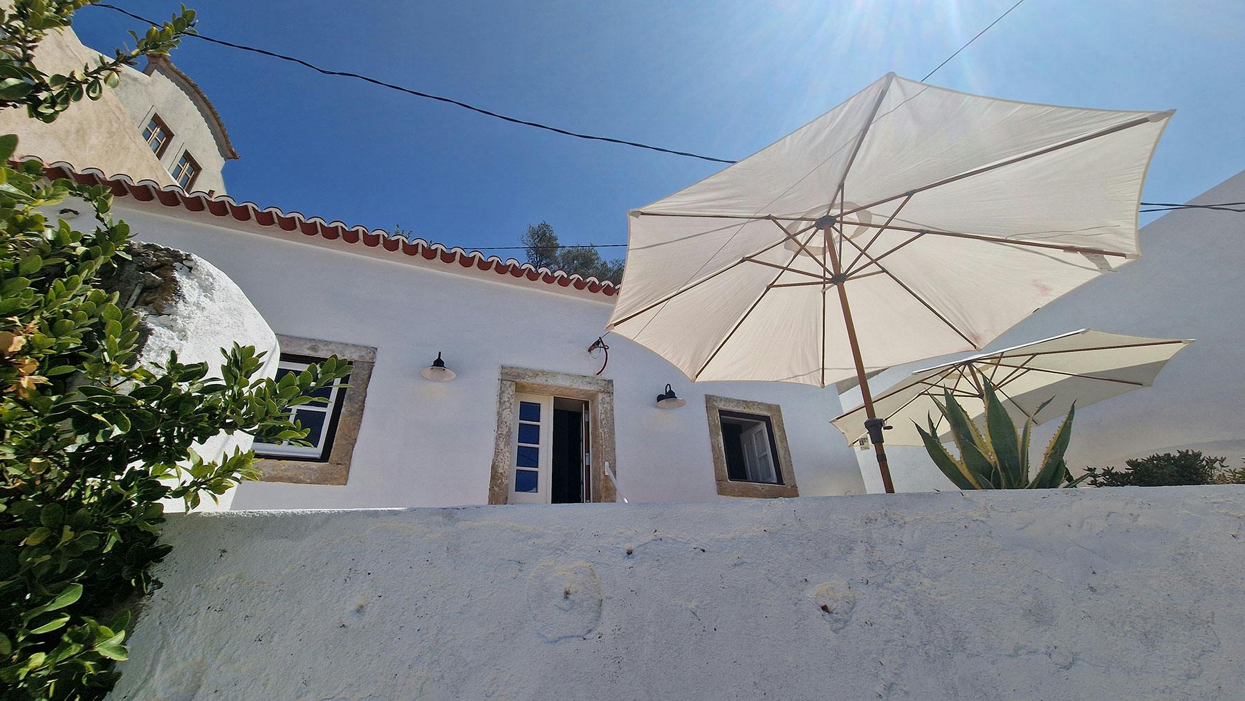 Casa para alugar por € 1.300 por mês em Caparica, Largo Carlos da Maia