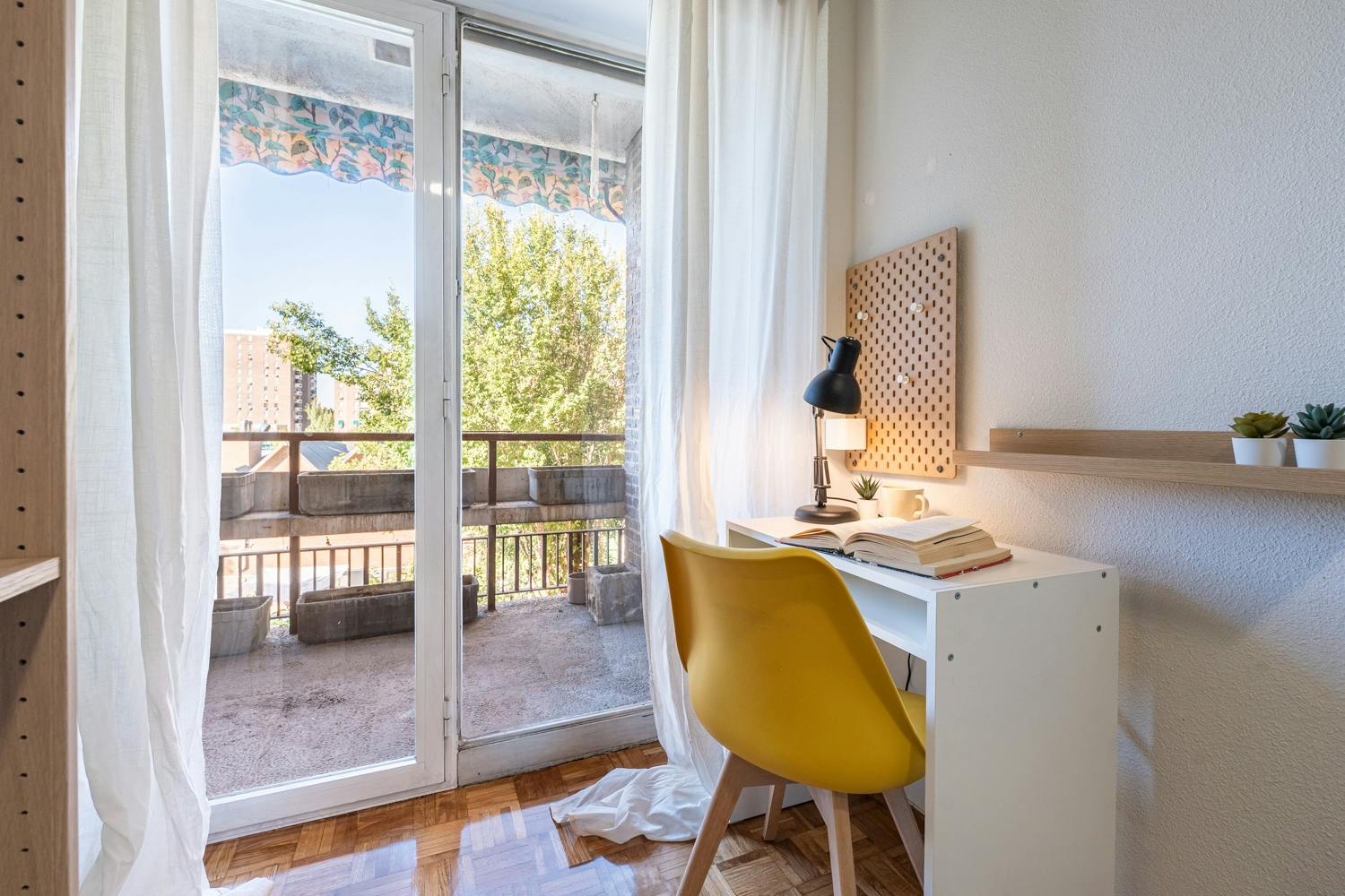 Lägenhet att hyra för 740 € i månaden i Madrid, Calle del Pez Volador