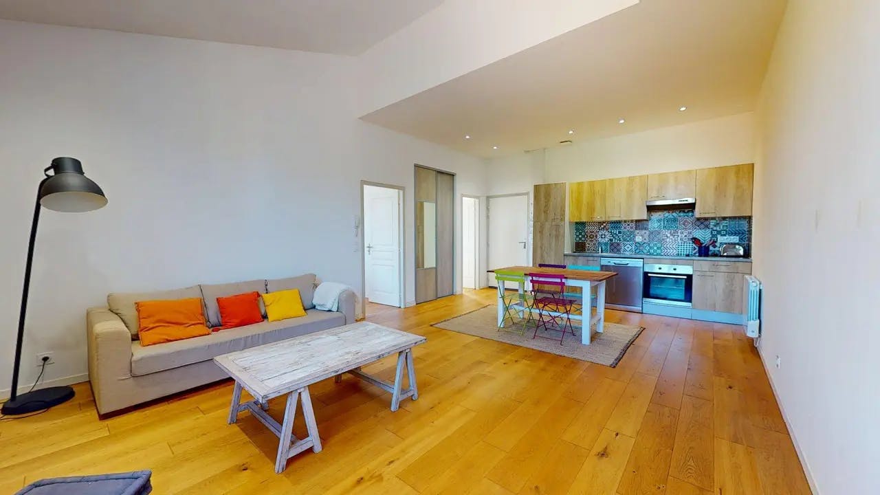 Appartamento in affitto a 967 € al mese a Bordeaux, Rue Brizard