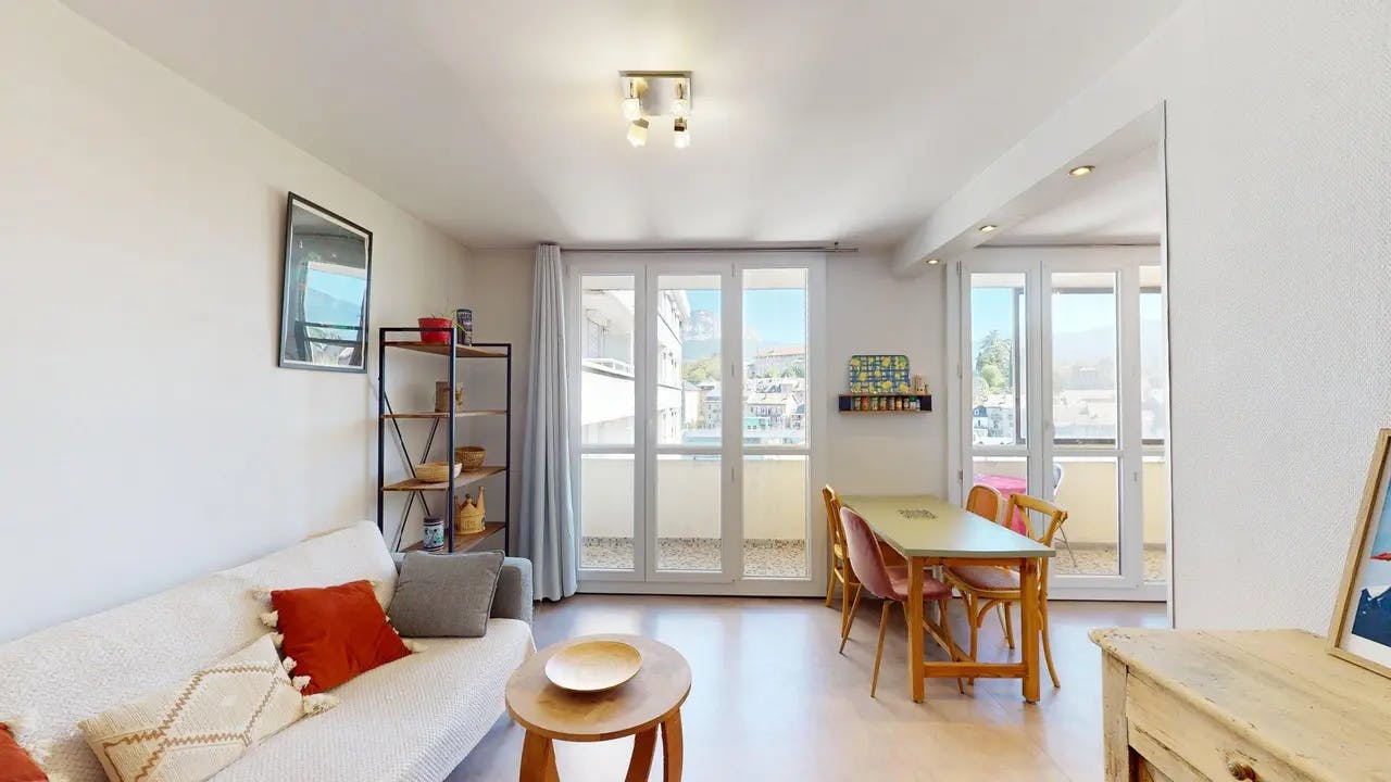 Apartament de închiriat pentru 930 EUR pe lună în Chambéry, Rue Commandant Joseph Perceval