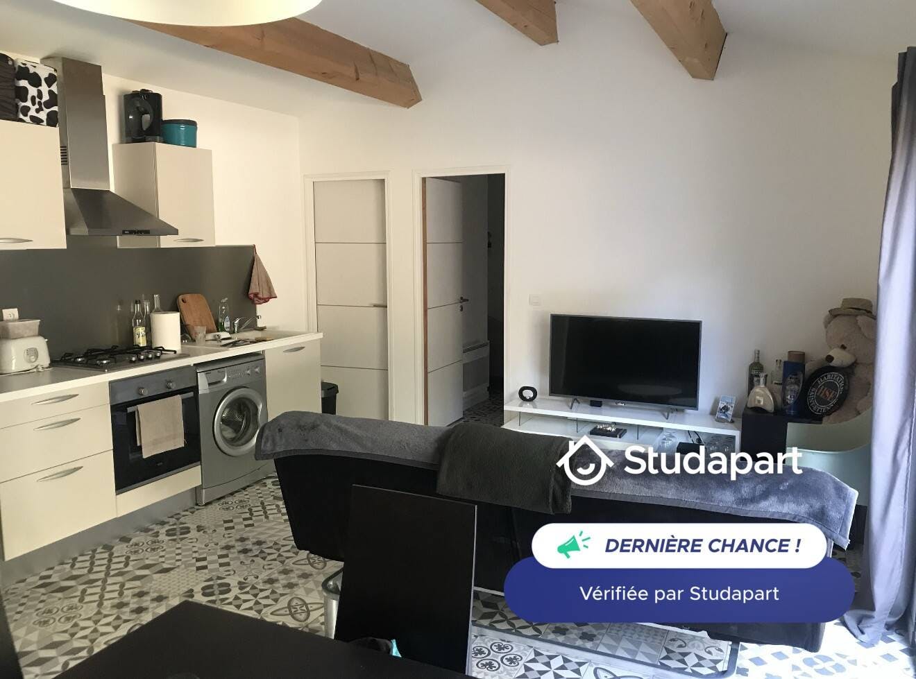 Apartament de închiriat pentru 740 EUR pe lună în Nîmes, Chemin de la Préfecture