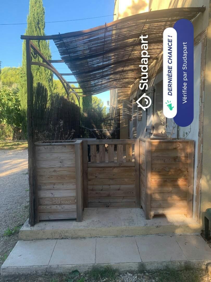 House for rent for €720 per month in Éguilles, Route de la Calade