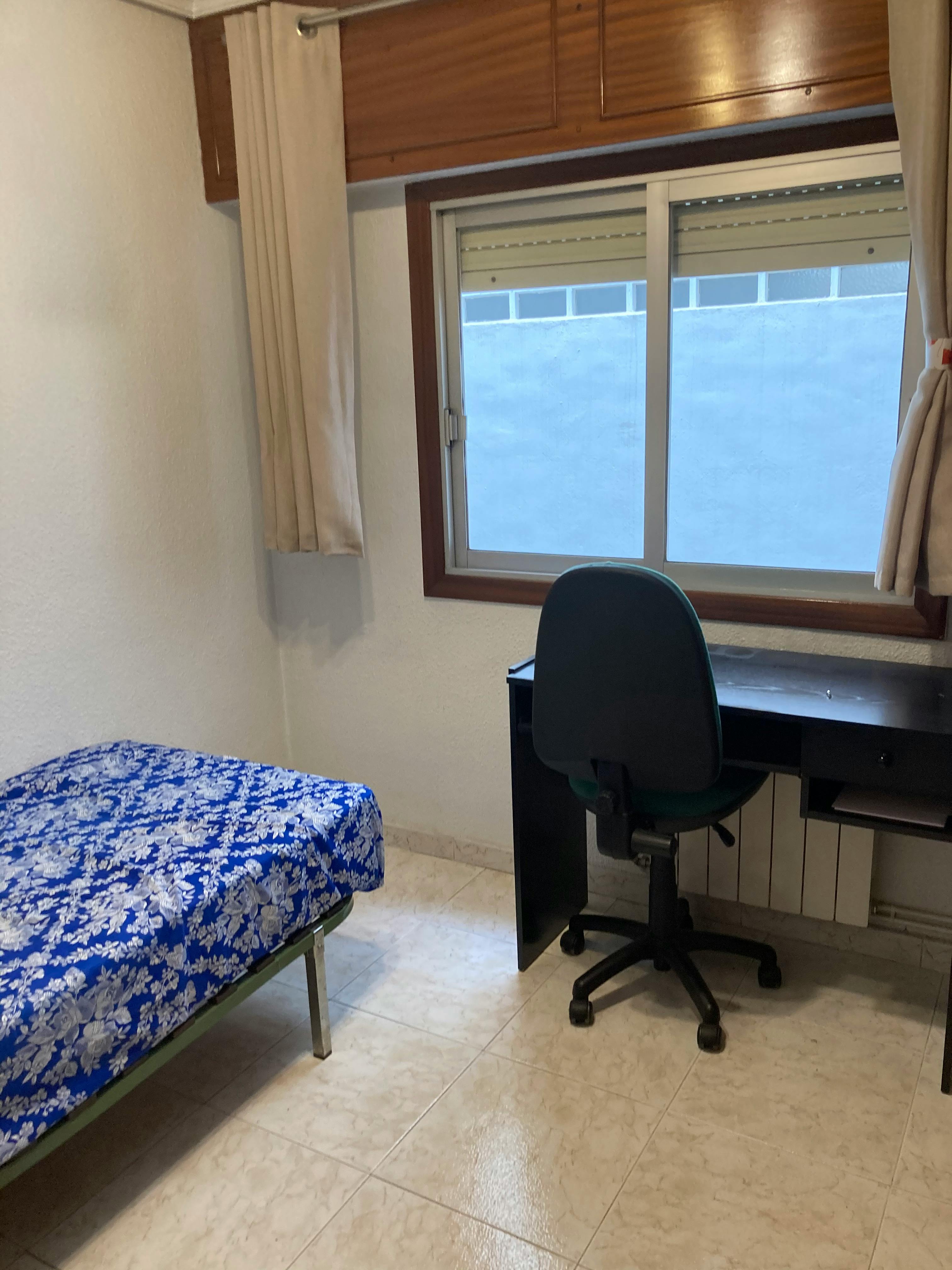 Private room in Calle Jerónimo de Roda, Murcia (1738875) room image 7