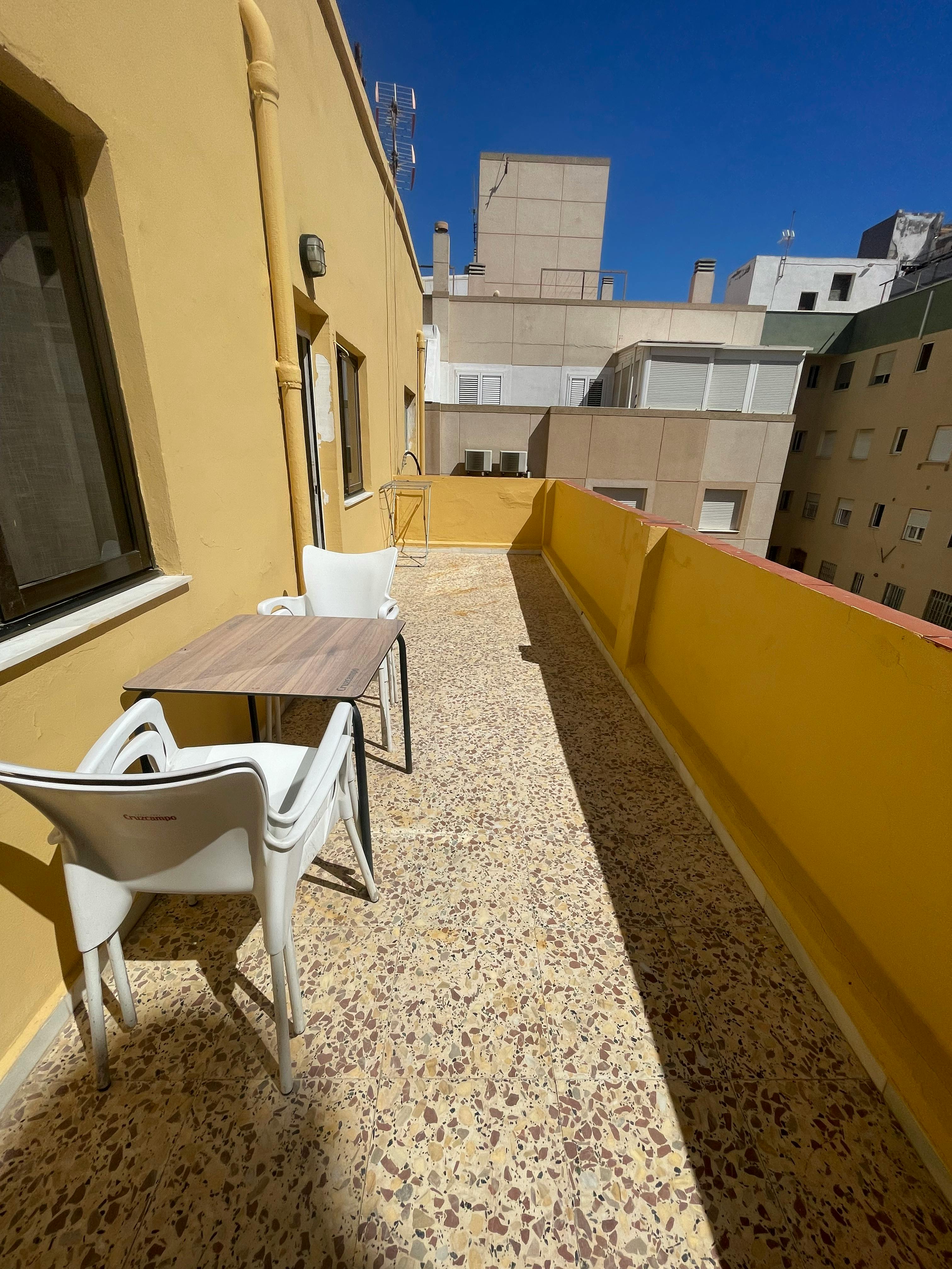Отдельная комната сдается в аренду за 250 € в месяц в Almería, Calle García Cañas