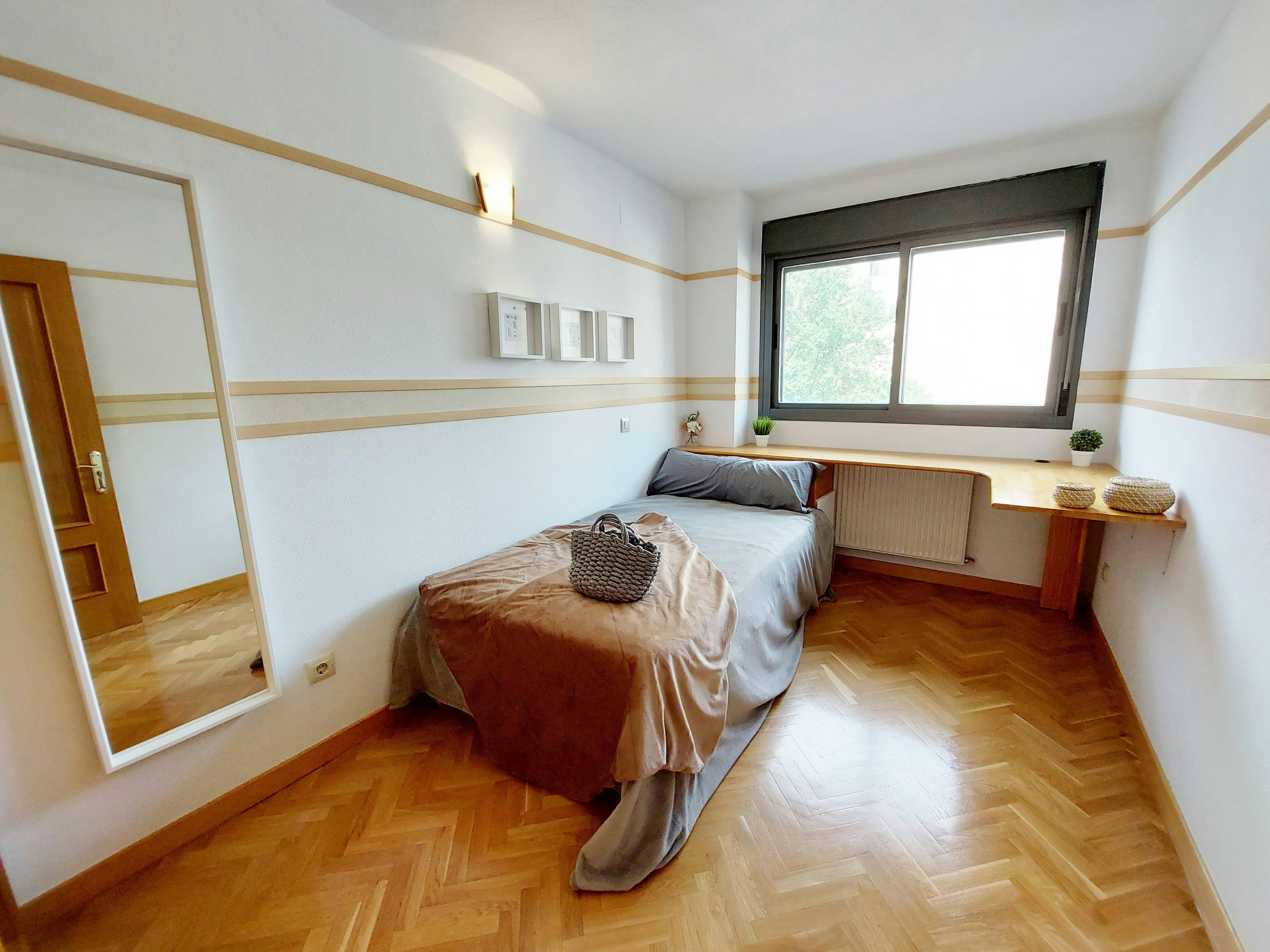Private room in Calle de Mauricio Legendre, Madrid (1739139) room image 1