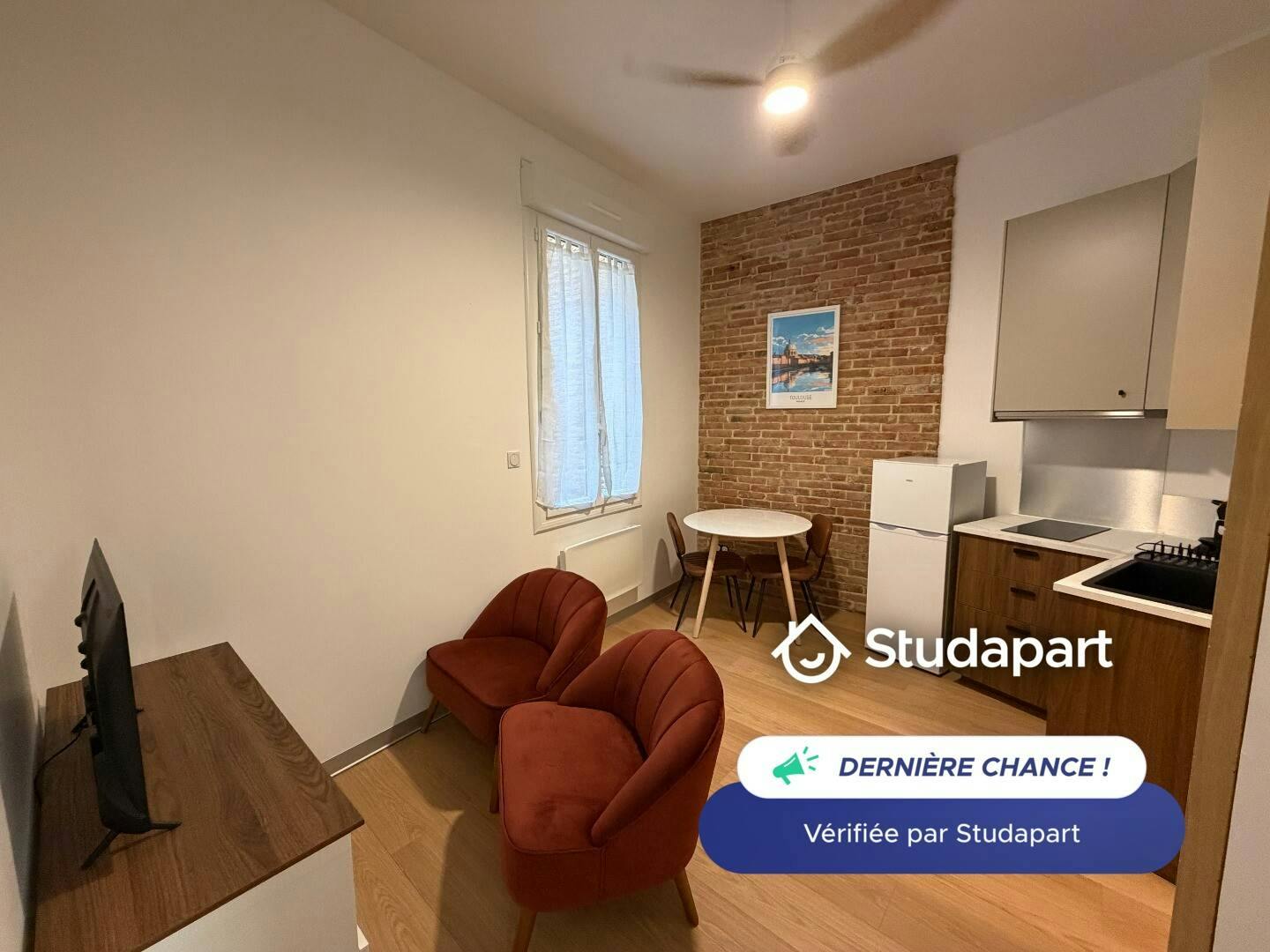 Appartement te huur voor € 950 per maand in Toulouse, Rue Saint-Antoine du T