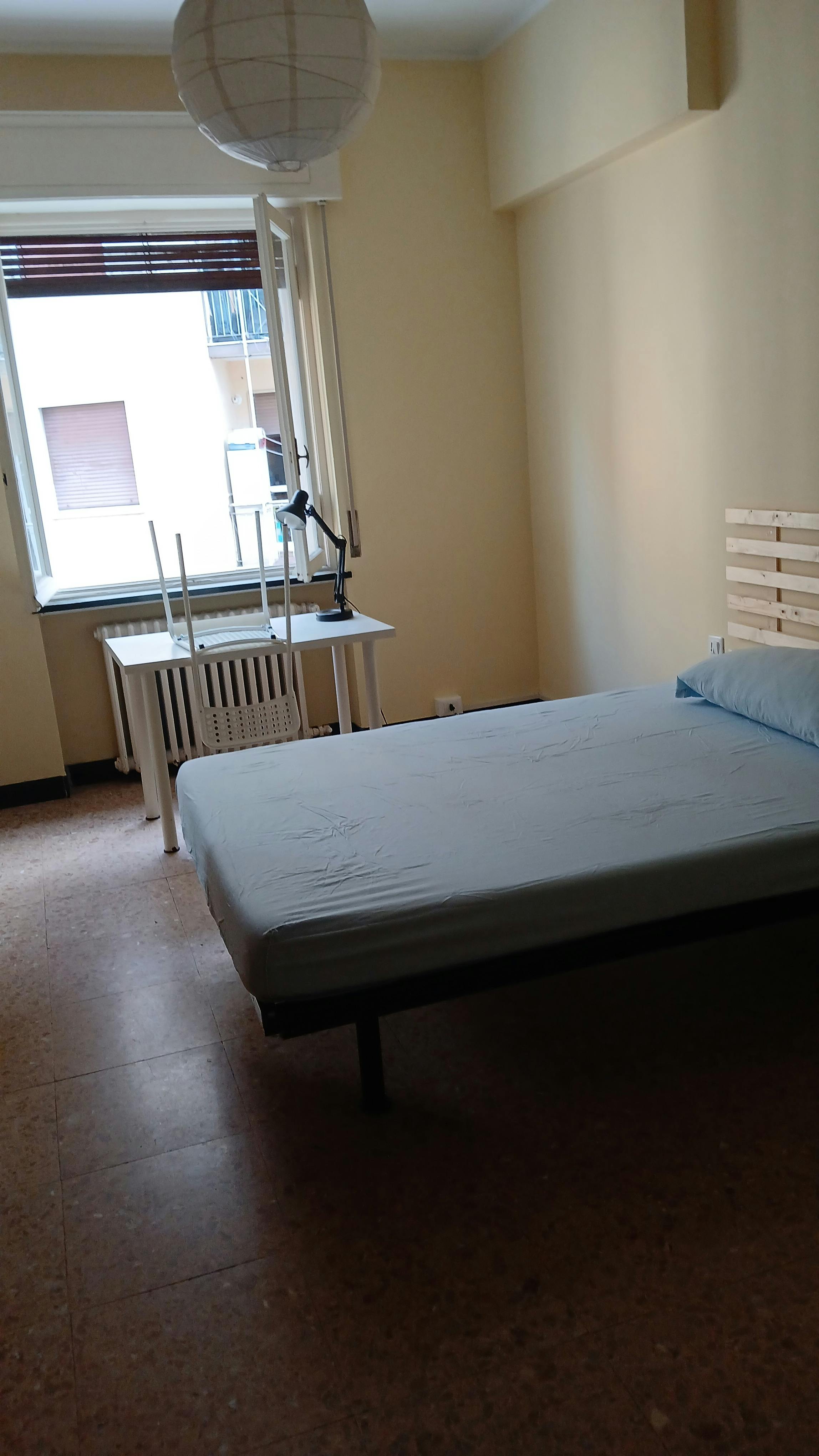 私人房间 正在以 €450 的月租出租，其位于 Piacenza, Via Giulio Alberoni