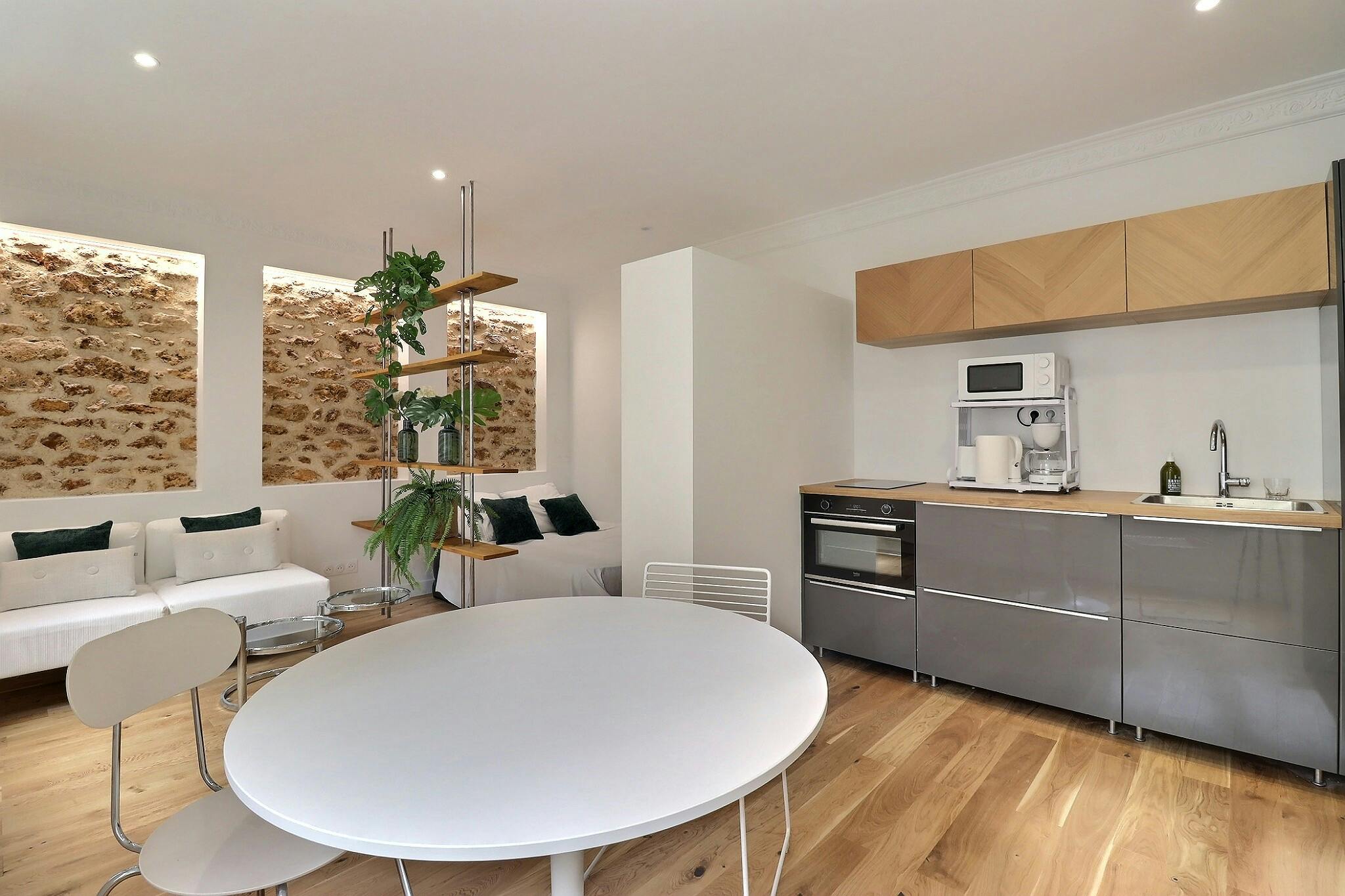 Rue de Tocqueville, Paris preview