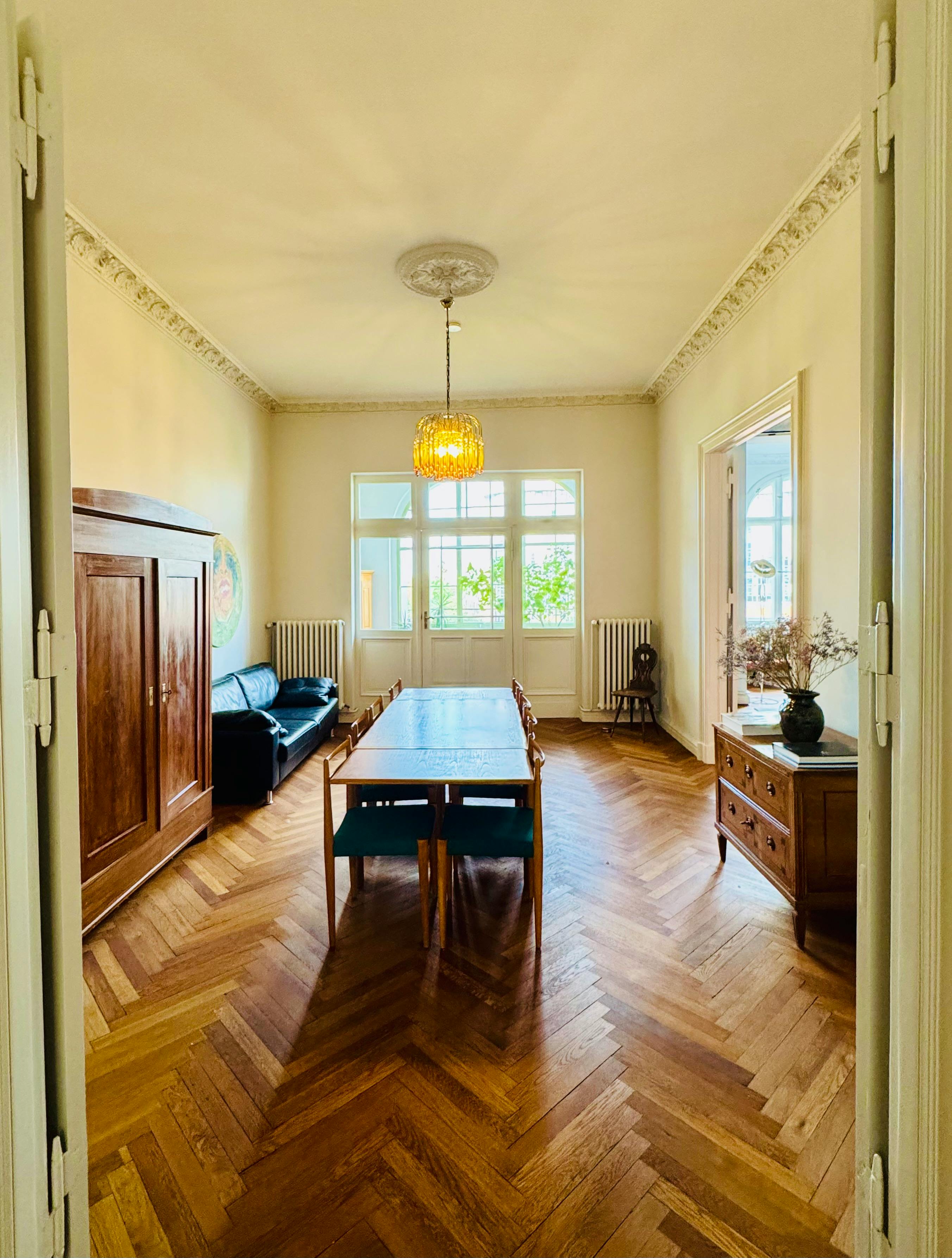 Holsteiner Ufer, Berlin preview