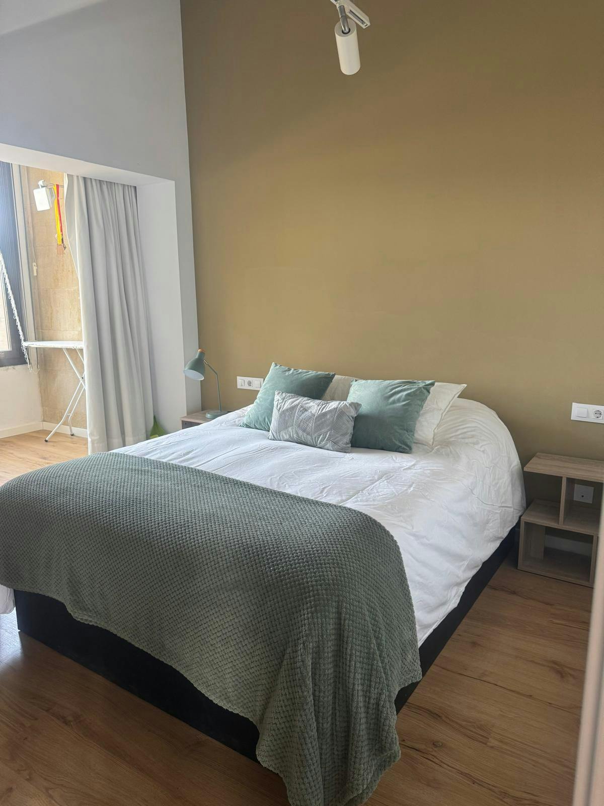 Lägenhet att hyra för 2 500 € i månaden i Gorraiz, Plaza Palacio de Gorraiz