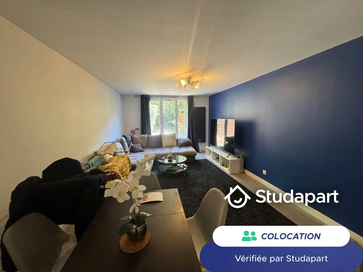 Private room for rent for €550 per month in Plaisir, Passage de la Gare