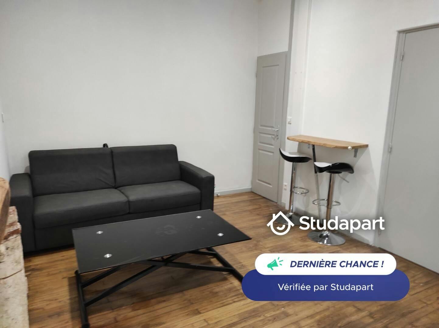 Appartement te huur voor € 450 per maand in Angoulême, Rue des Cordonniers