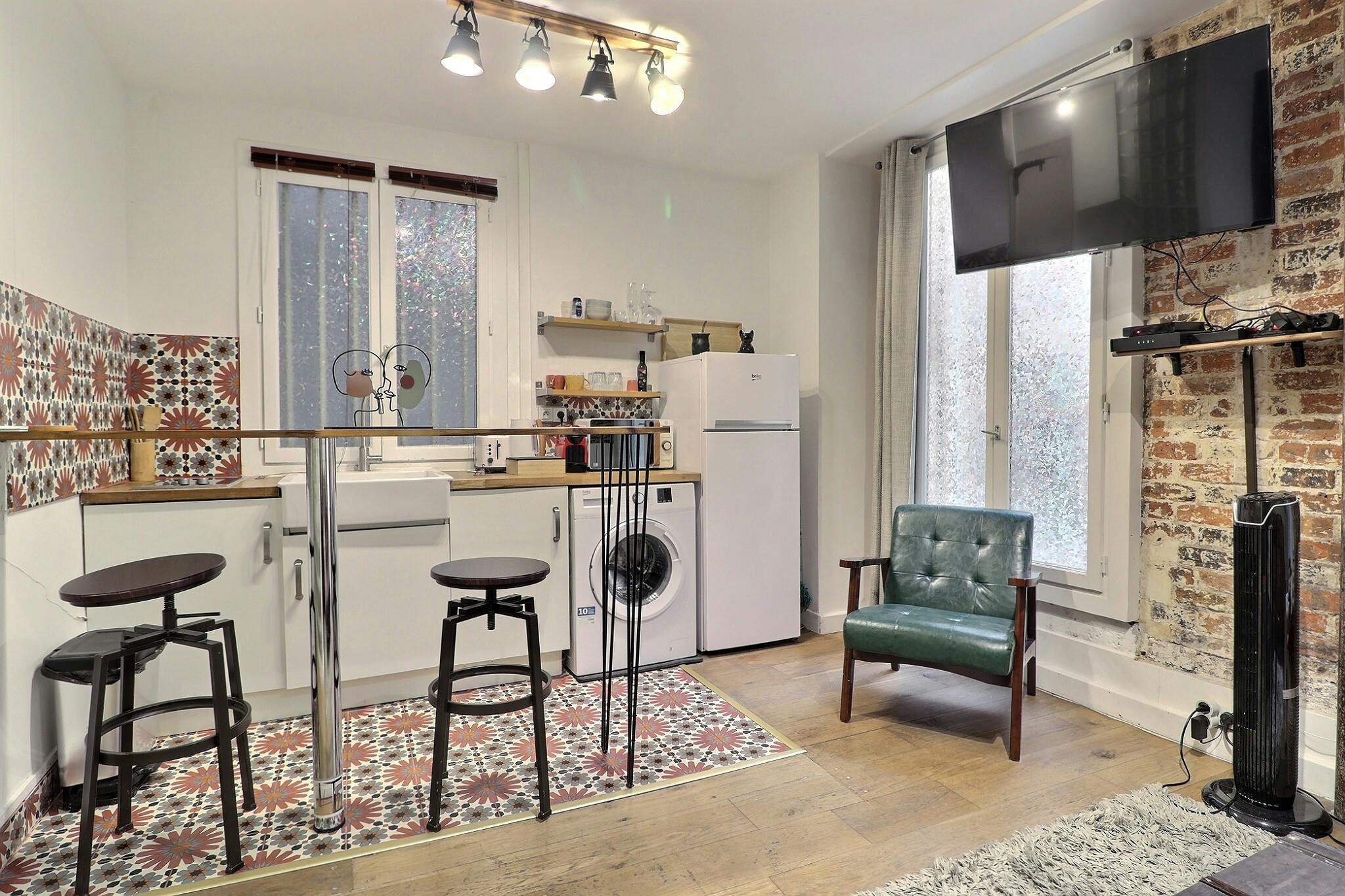 1-Bedroom Apartment in Rue des Martyrs, Paris (1739614) ROOM 1